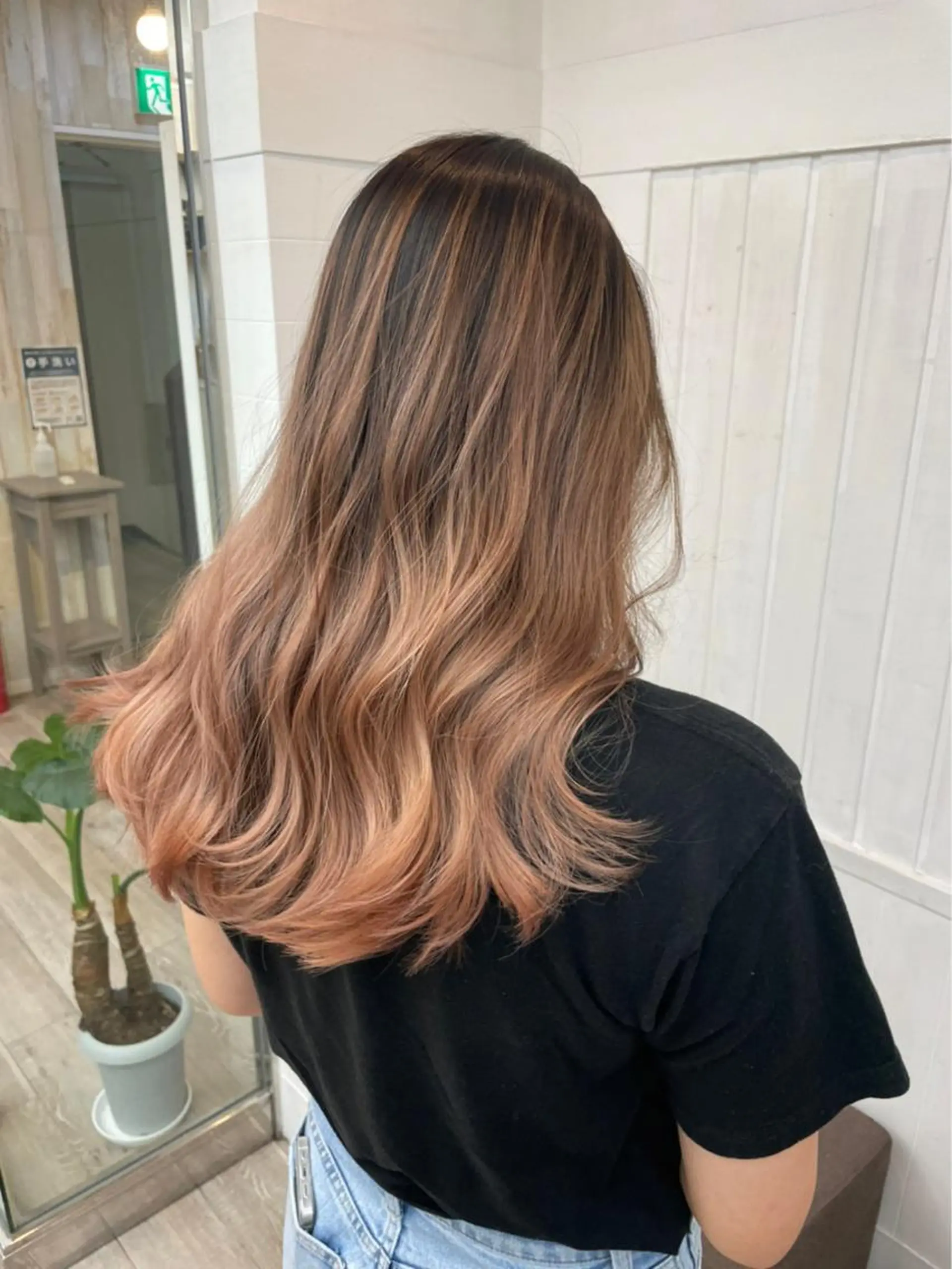 ロング カラー パーマ アディクシーカラー アッシュ バレイヤージュ ベージュカラー ブリーチ N° +aero 横浜のヘアスタイル