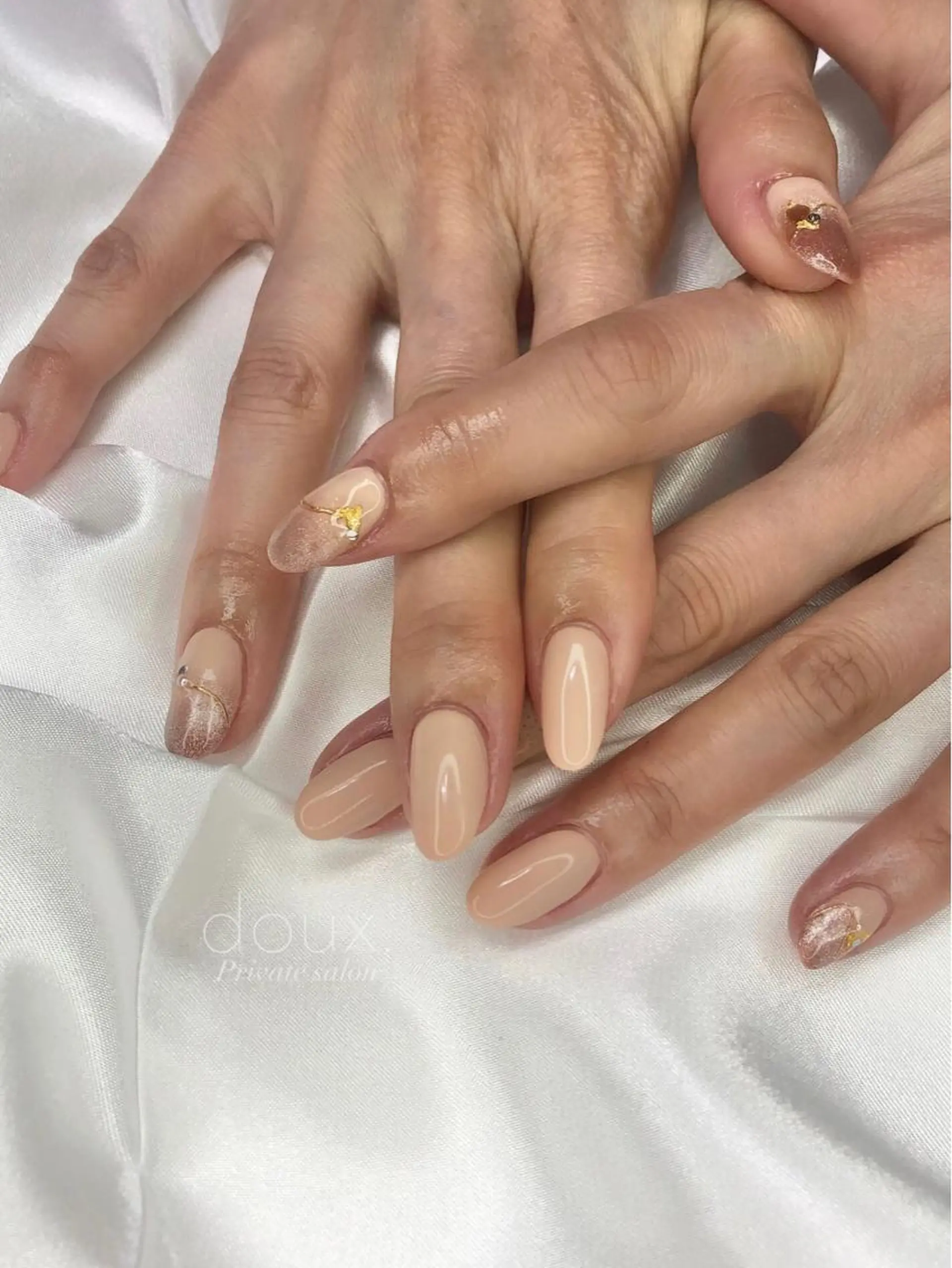 ネイル アートネイル 長さ出し 韓国ネイル マグネットネイル ミラーネイル ハンドネイル doux. nailのネイルデザイン
