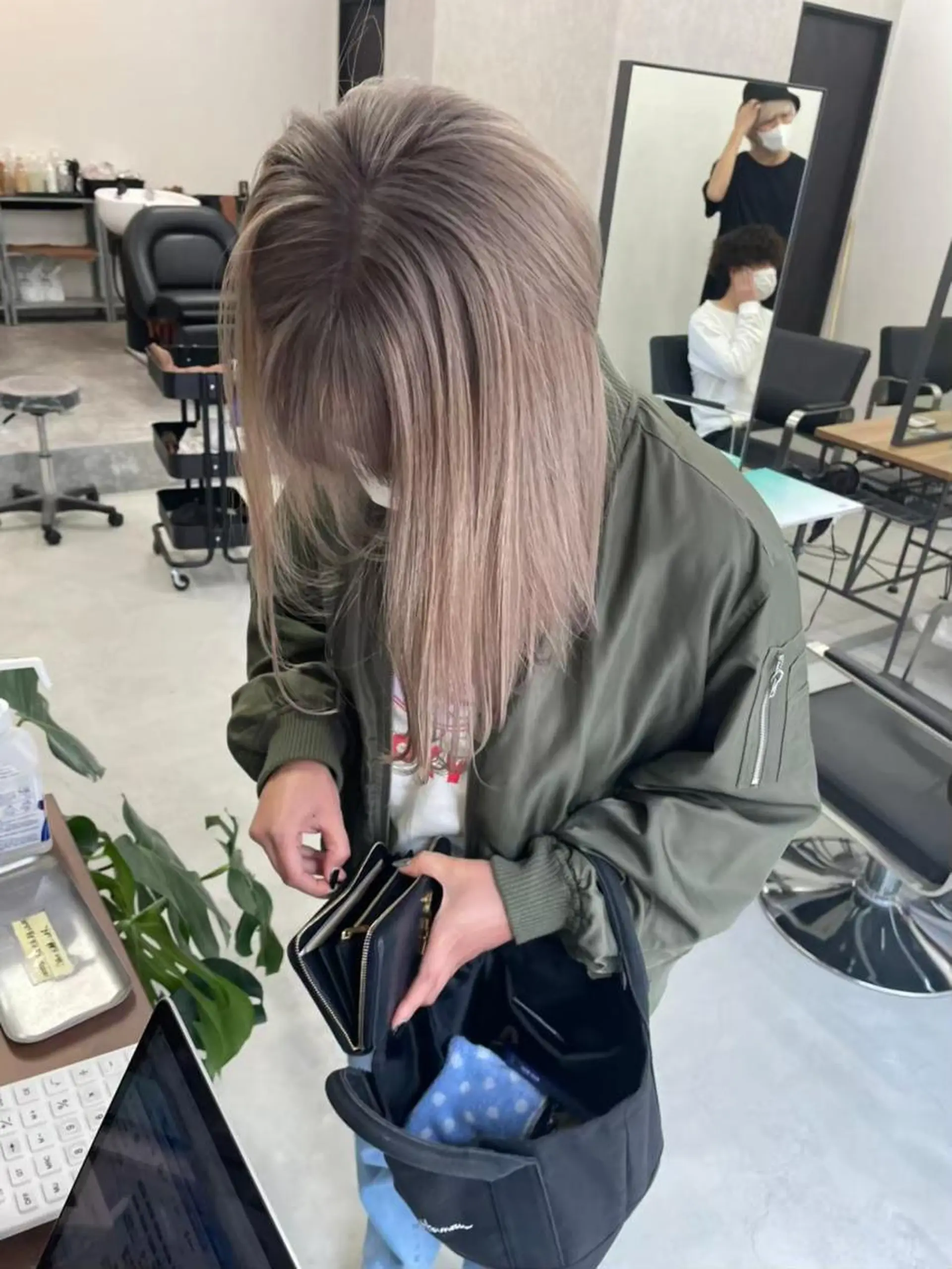 セミロング カラー パーマ ヘアアレンジ ネイル マツエク・マツパ アイブロウ ショートボブ セミロングパーマ バレイヤージュ ブリーチ ケアブリーチ カラー特化サロン大阪 ルービック江坂/新城のヘアスタイル