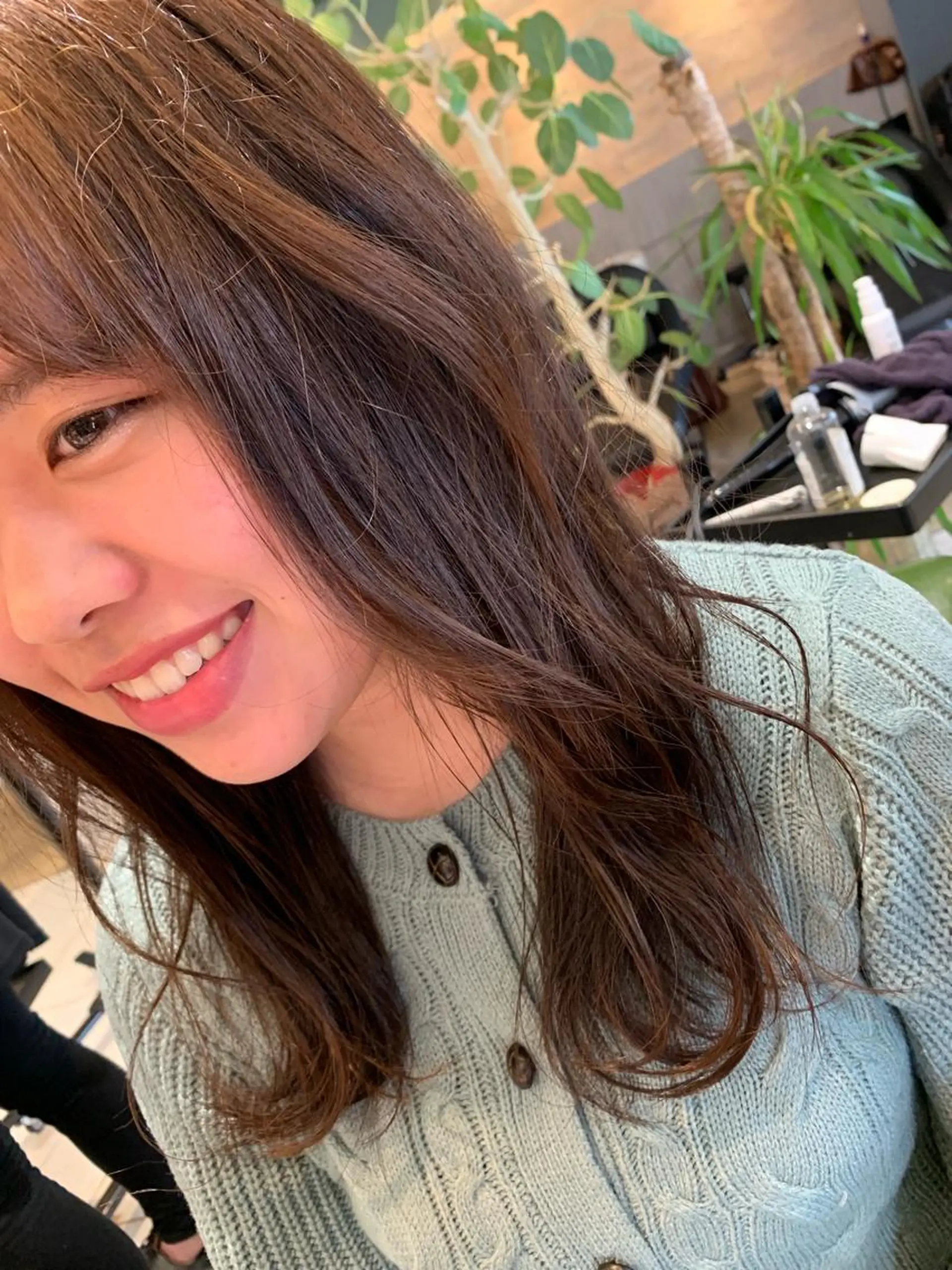 セミロング カラー 畠山 華奈のヘアスタイル