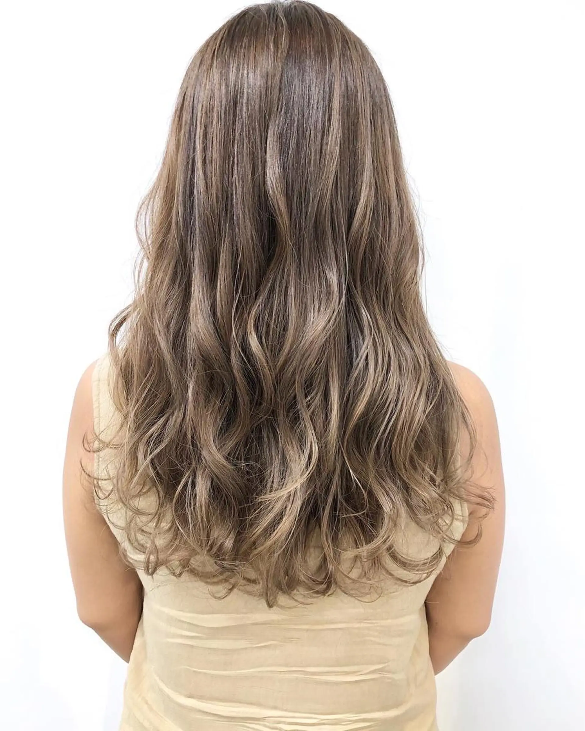 ロング カラー ハイライトカラー ハイトーンカラー インナーカラー ハイライト 学生 ヘアカラー 透明感カラー YOSHIMURA★のヘアスタイル