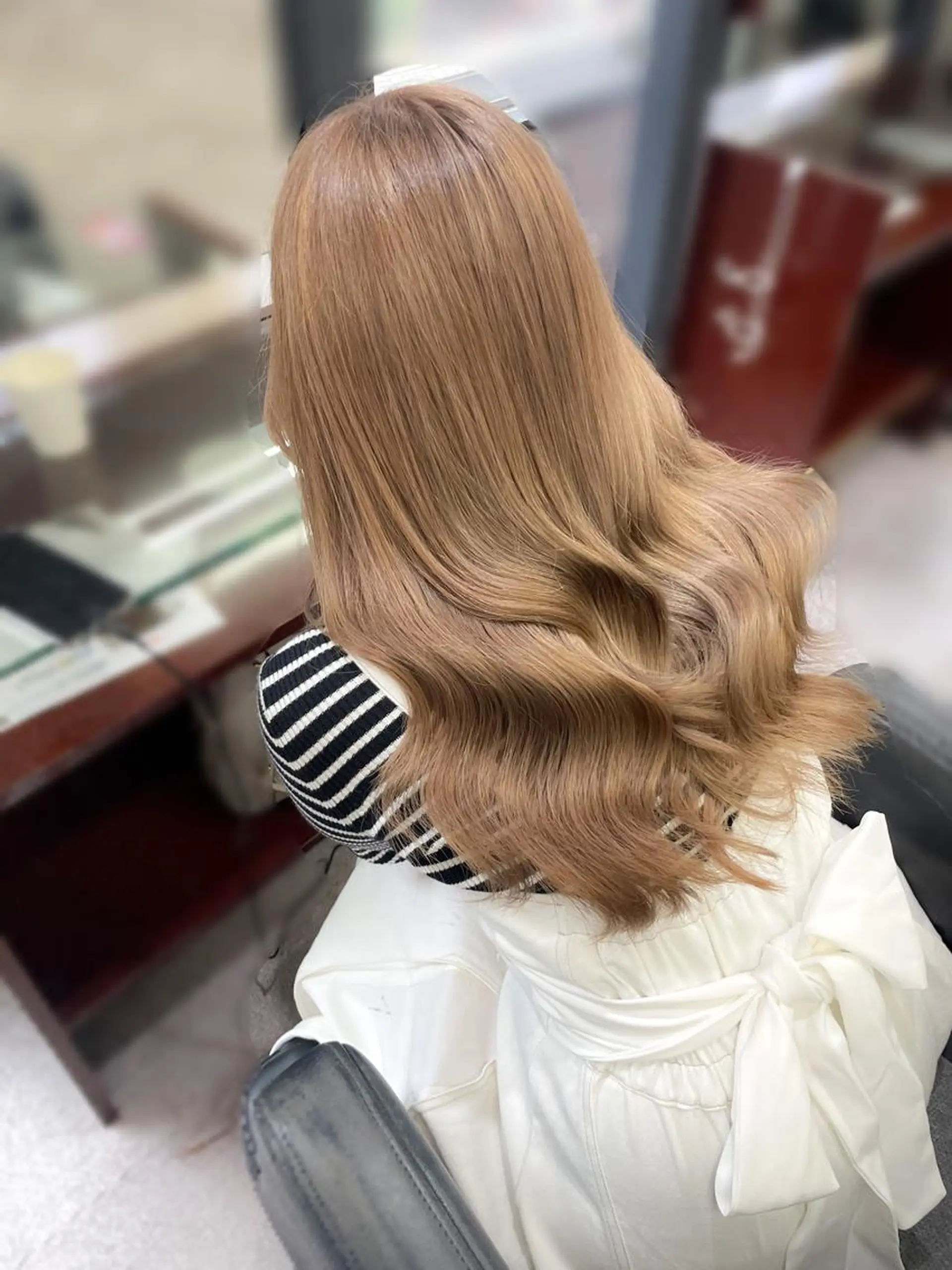 ロング カラー ベージュカラー ブリーチ ミルクティーベージュ ハイトーンエクステ 🎩カズキ🎩のヘアスタイル