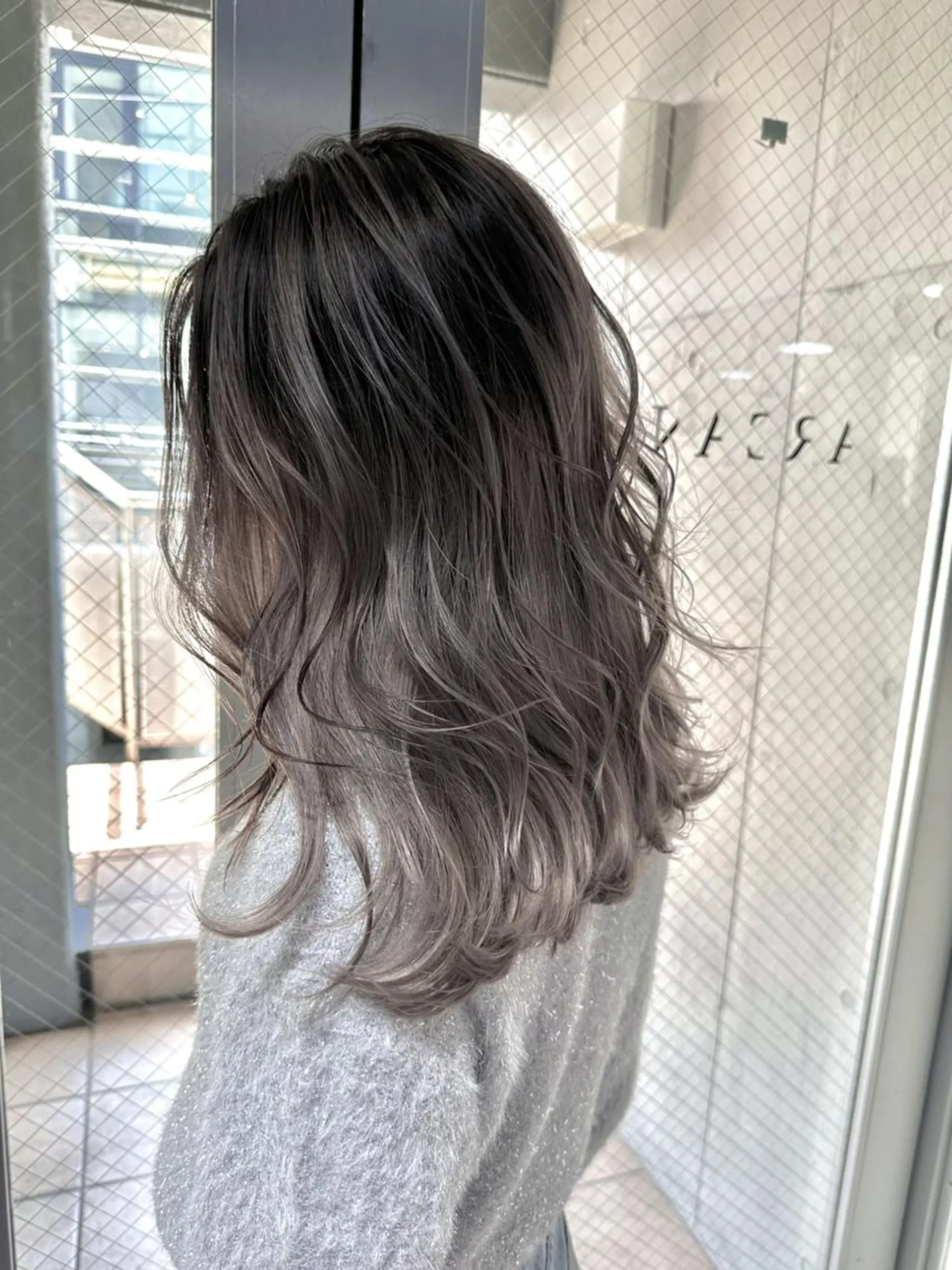 ミディアム レイヤーカット 山影✨バレイヤージュ ハイライト✨メンズ◎のヘアスタイル