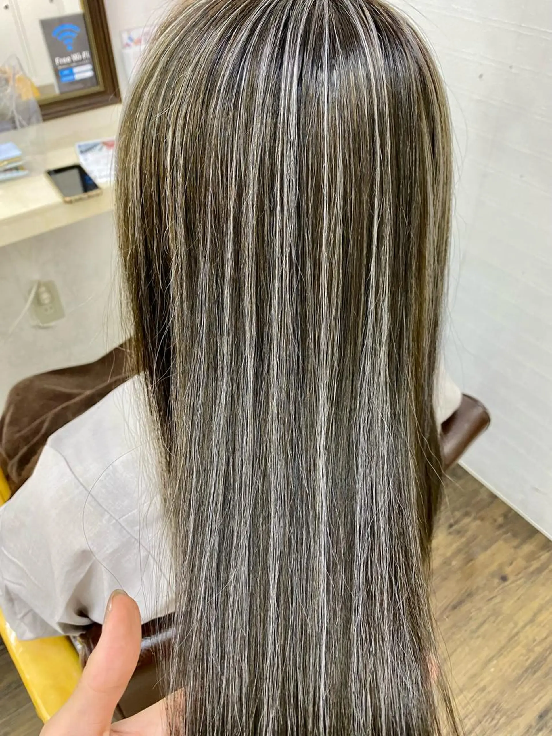 ロング カラー ハイライトカラー ハイライト カット ヘアカラー IwAsh大和駅前店所属・IwAsh大和駅前店 河野亜里香のヘアスタイル