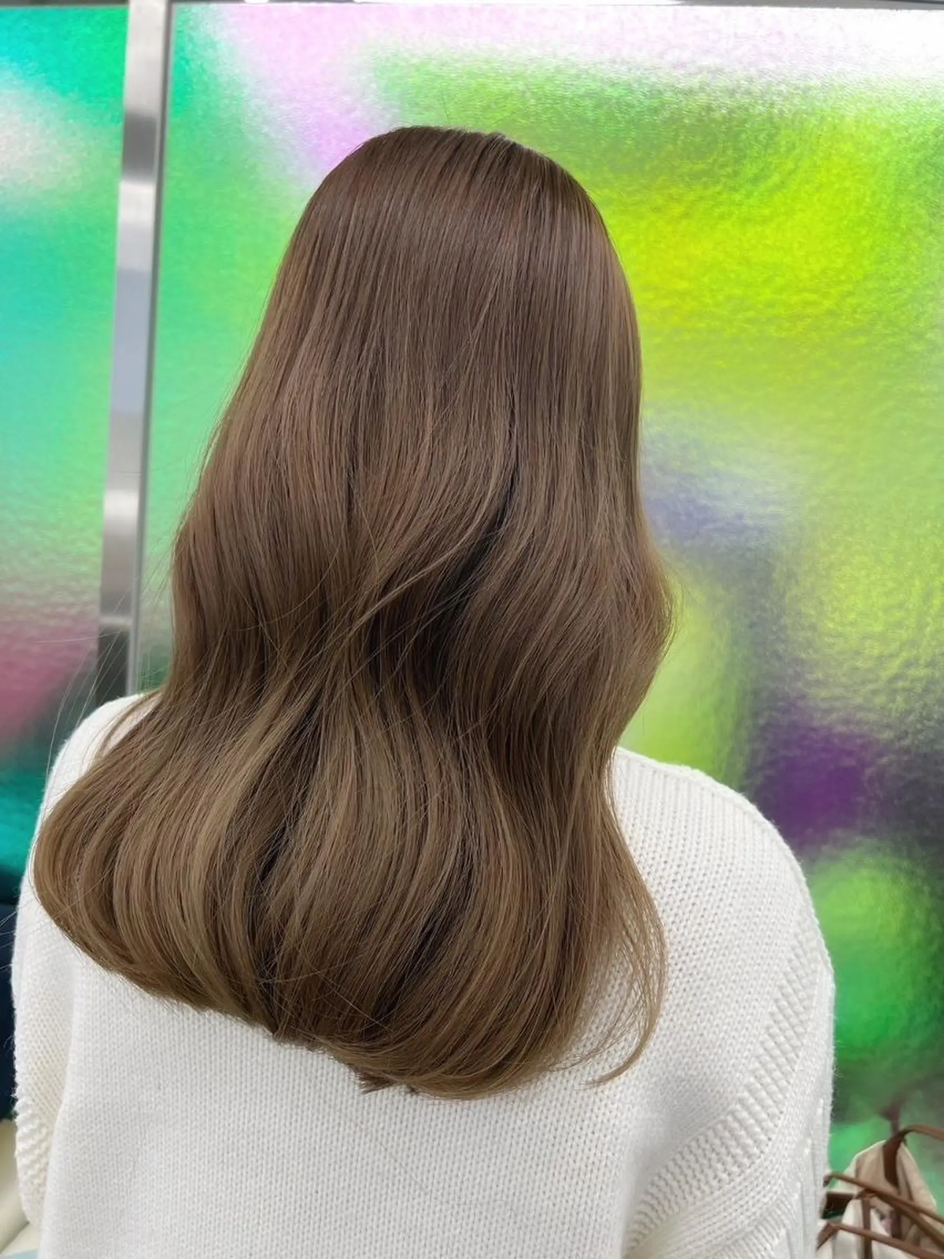ミディアム カラー パーマ ヘアアレンジ ミディアムパーマ アディクシーカラー ベージュカラー ケアカラー 透明感カラー カット ヘアカラー トリートメント ヘアケア特化型サロン newi 梅田のヘアスタイル