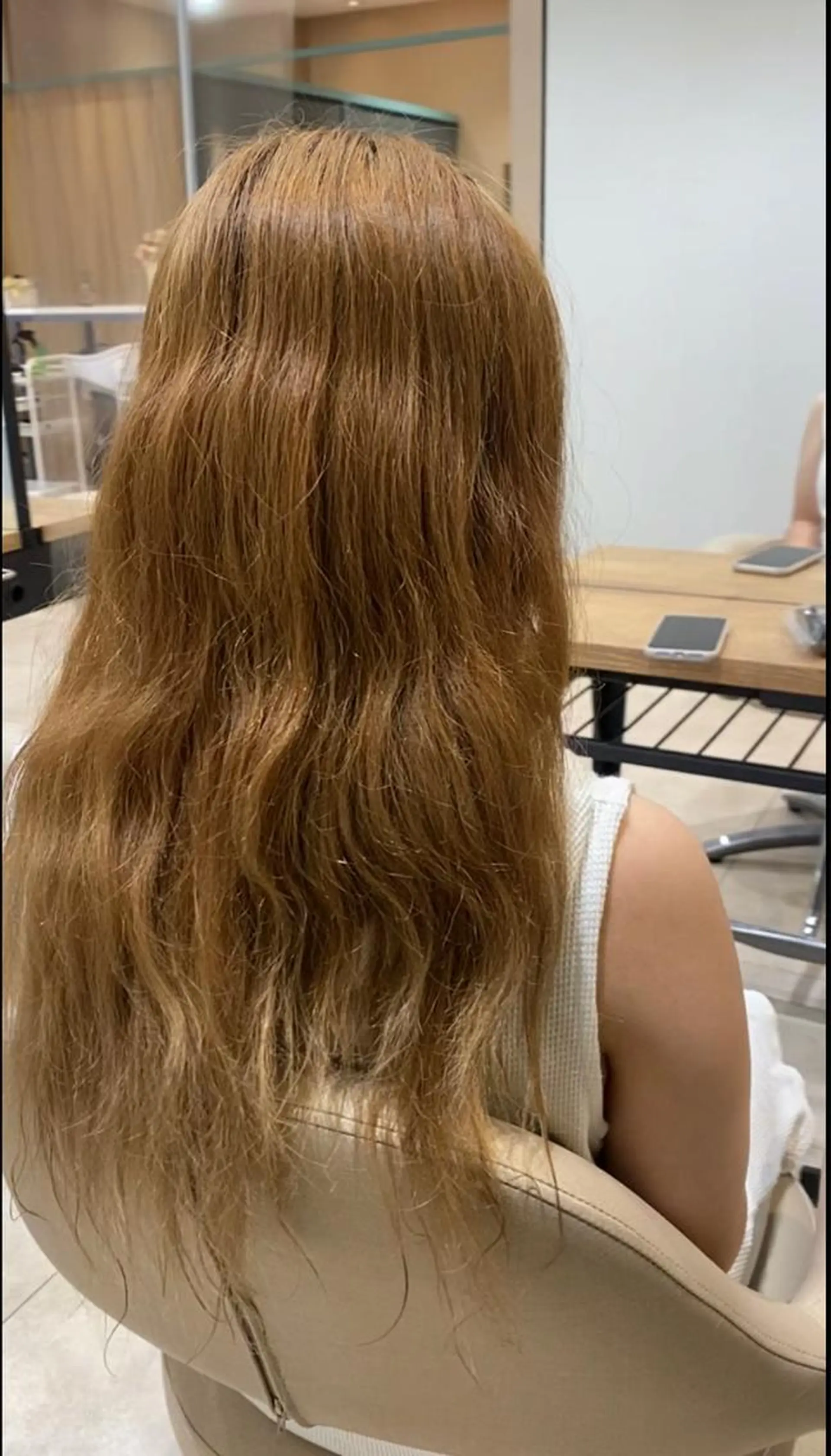 ロング 髪質改善 タナカ レイヤのヘアスタイル