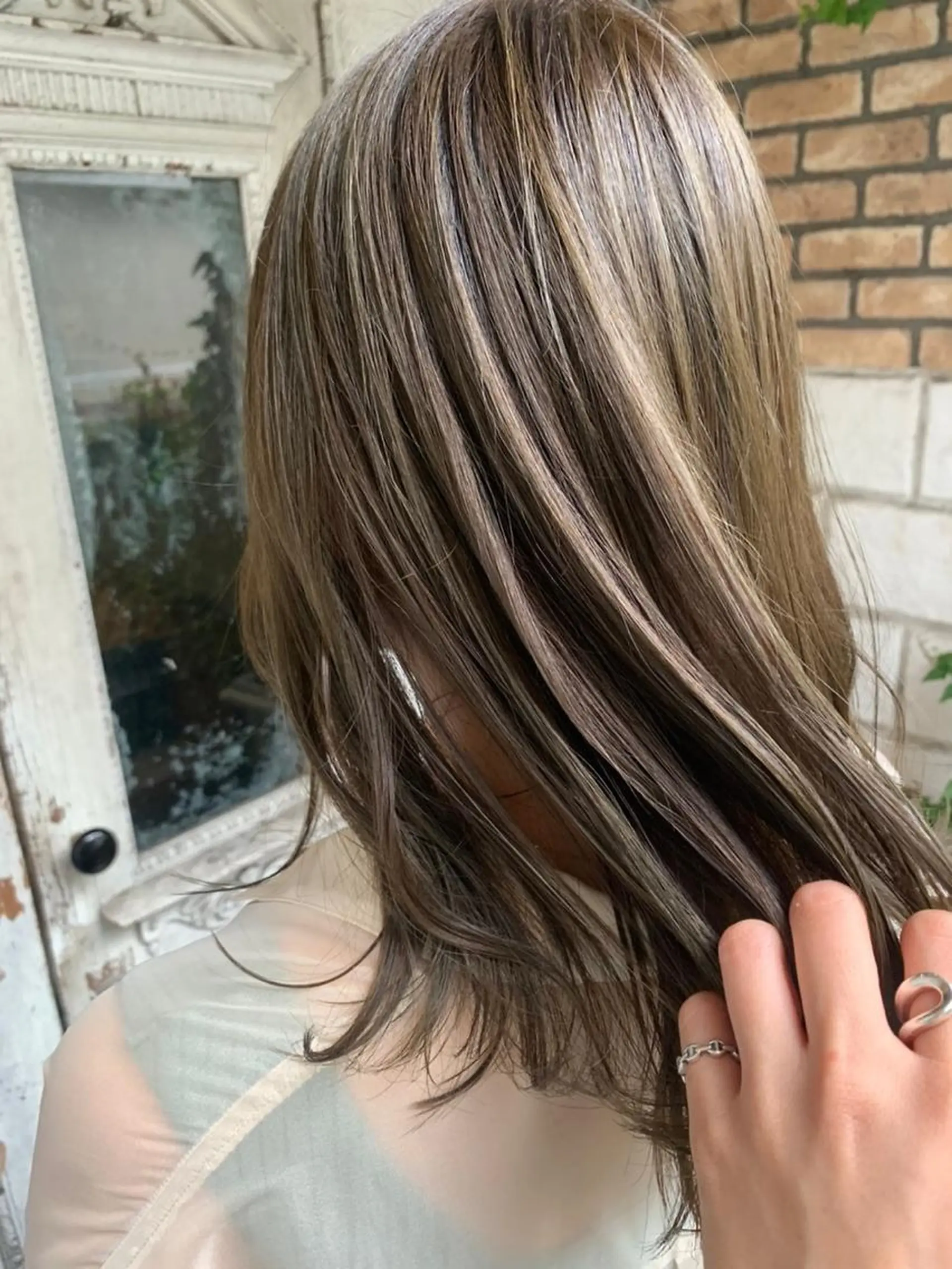ロング カラー ヘアアレンジ ベージュカラー ショコラベージュ ヘアカラー トリートメント 山崎 澪のヘアスタイル