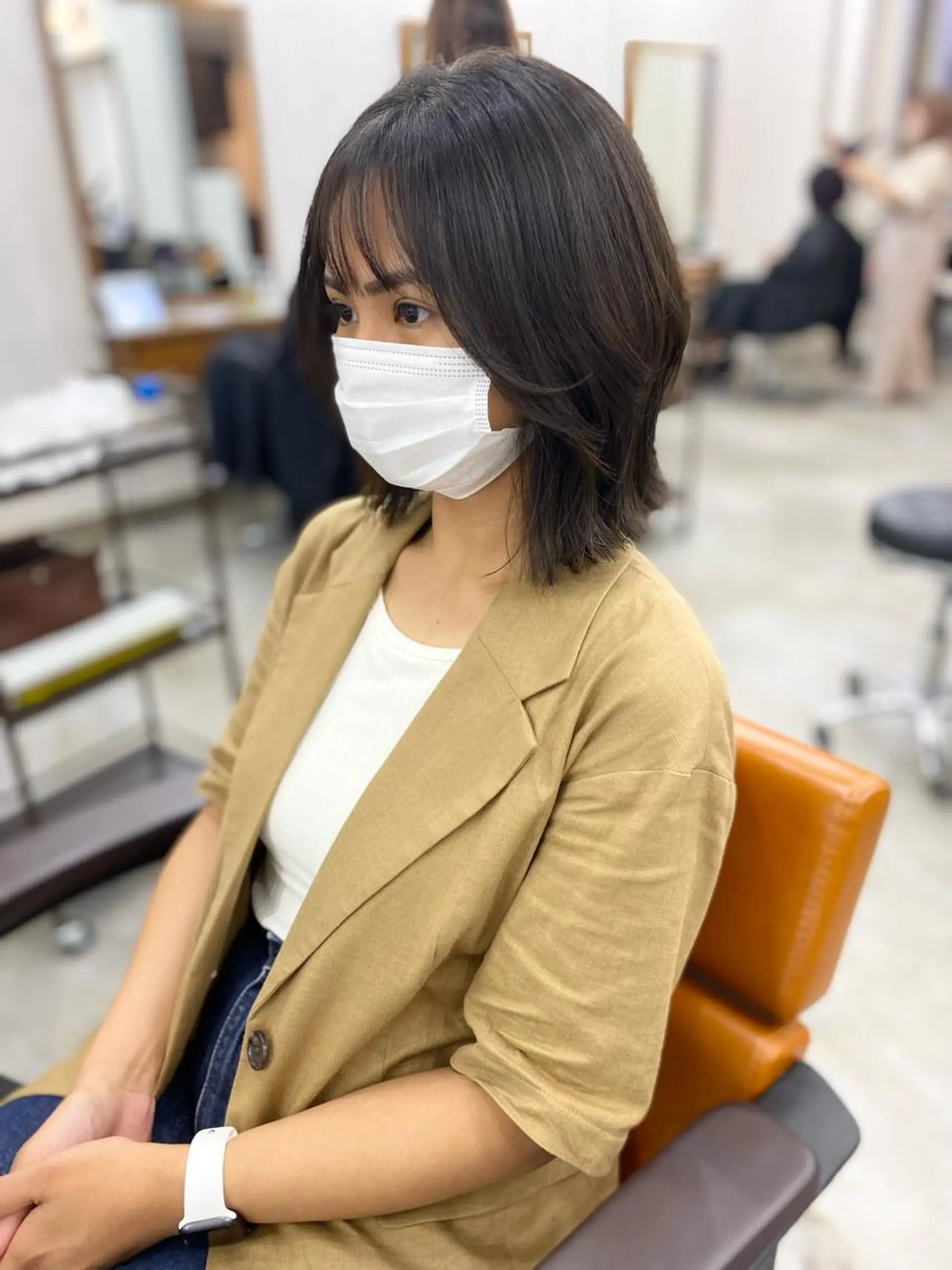 ミディアム カラー ボブレイヤー イルミナカラー ボブ くびれヘア 顔周りカット オリーブ/アッシュ やわらか透明感カラーのヘアスタイル