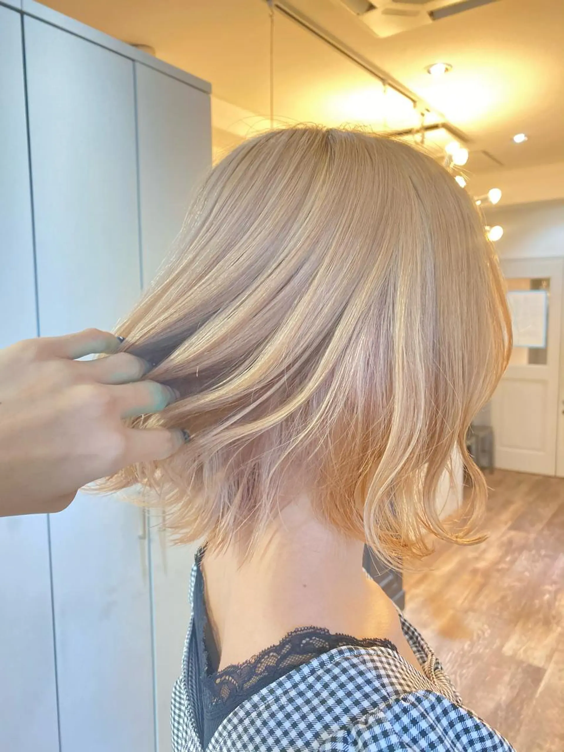 ミディアム カラー ブリーチ 梅田ハイトーン チダ ヒナノのヘアスタイル