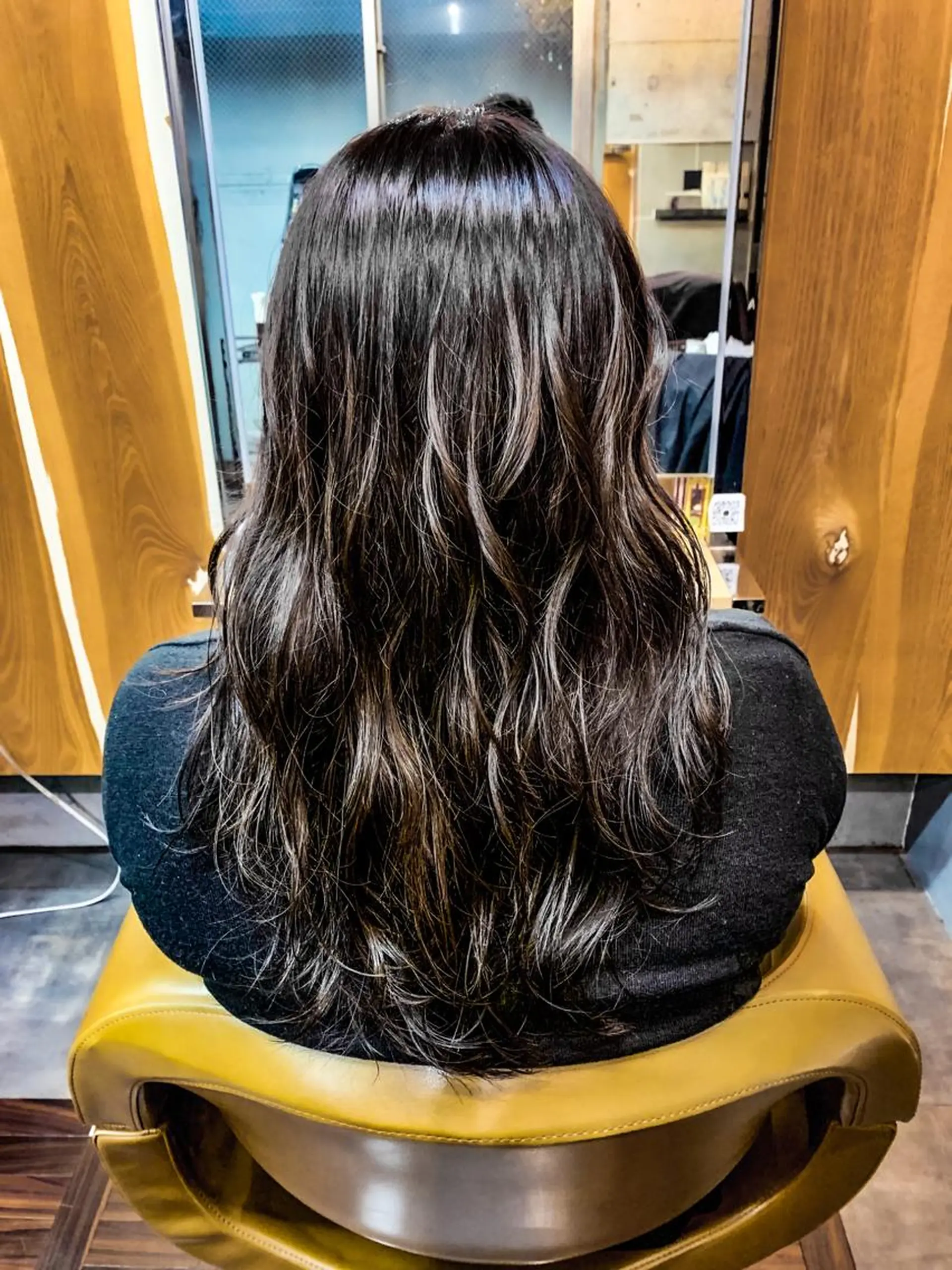 セミロング カラー ブリーチ 透明感カラー イルミナカラー 上田 正輝のヘアスタイル