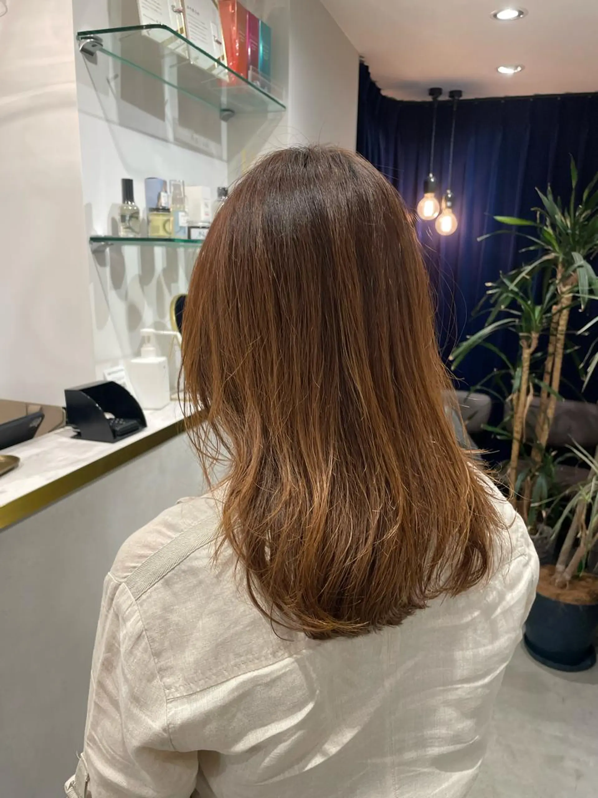 セミロング パーマ セミロングパーマ レイヤーカット 石川 優奈のヘアスタイル