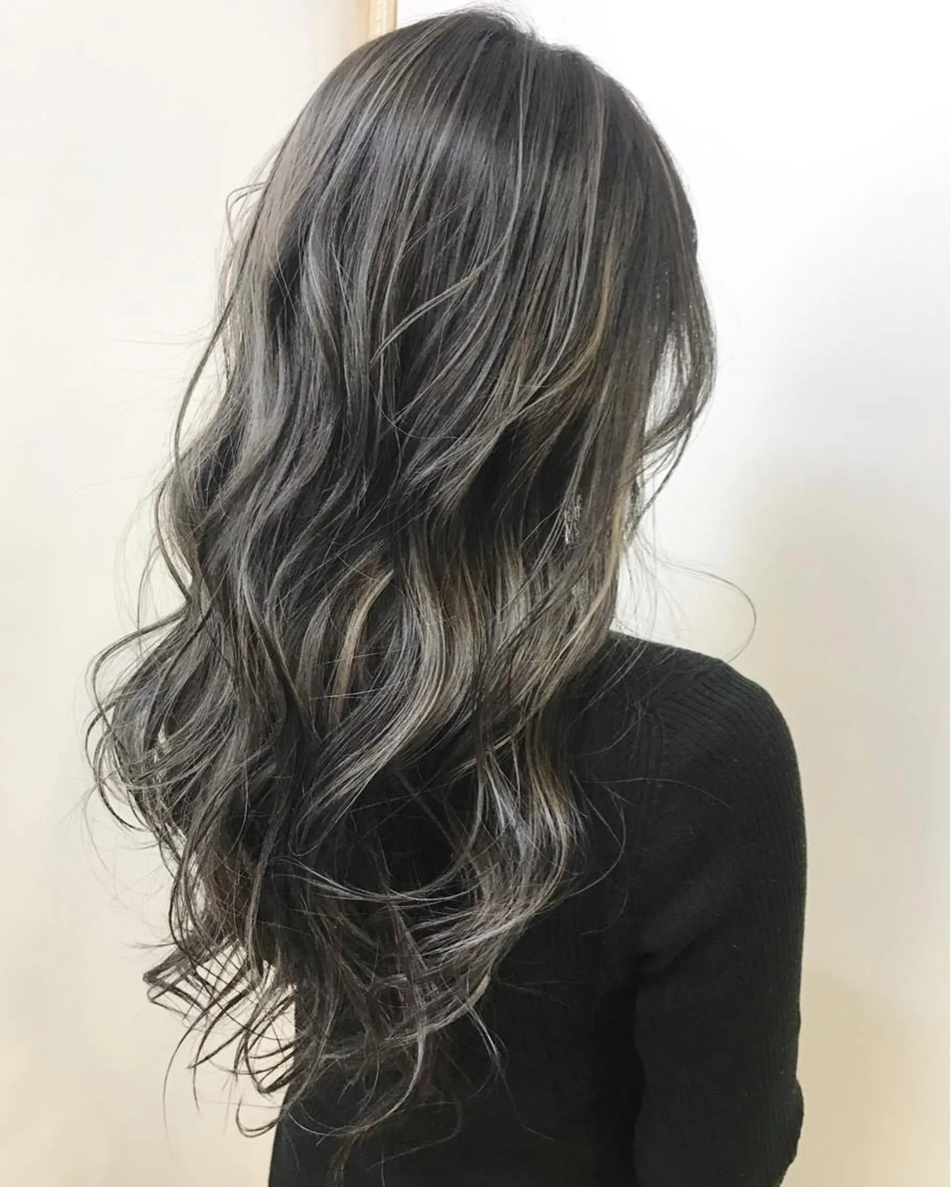 ロング ハルカ/透け感カラー /顔周りレイヤーのヘアスタイル