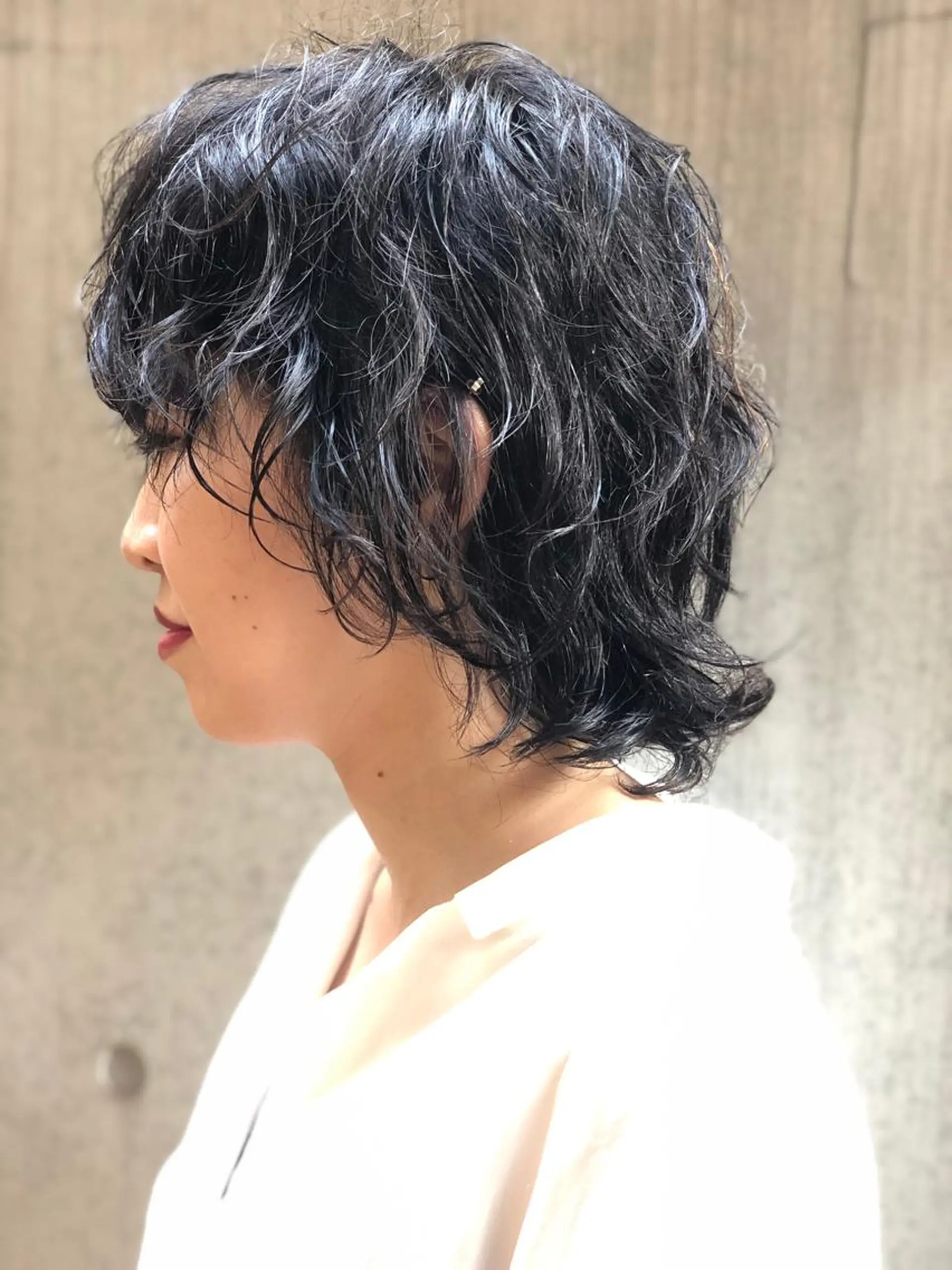 ミディアム カラー パーマ ミディアムパーマ 外国人風カラー 小顔カット ウルフカット レイヤーパーマ、 メンズボブsiteのヘアスタイル