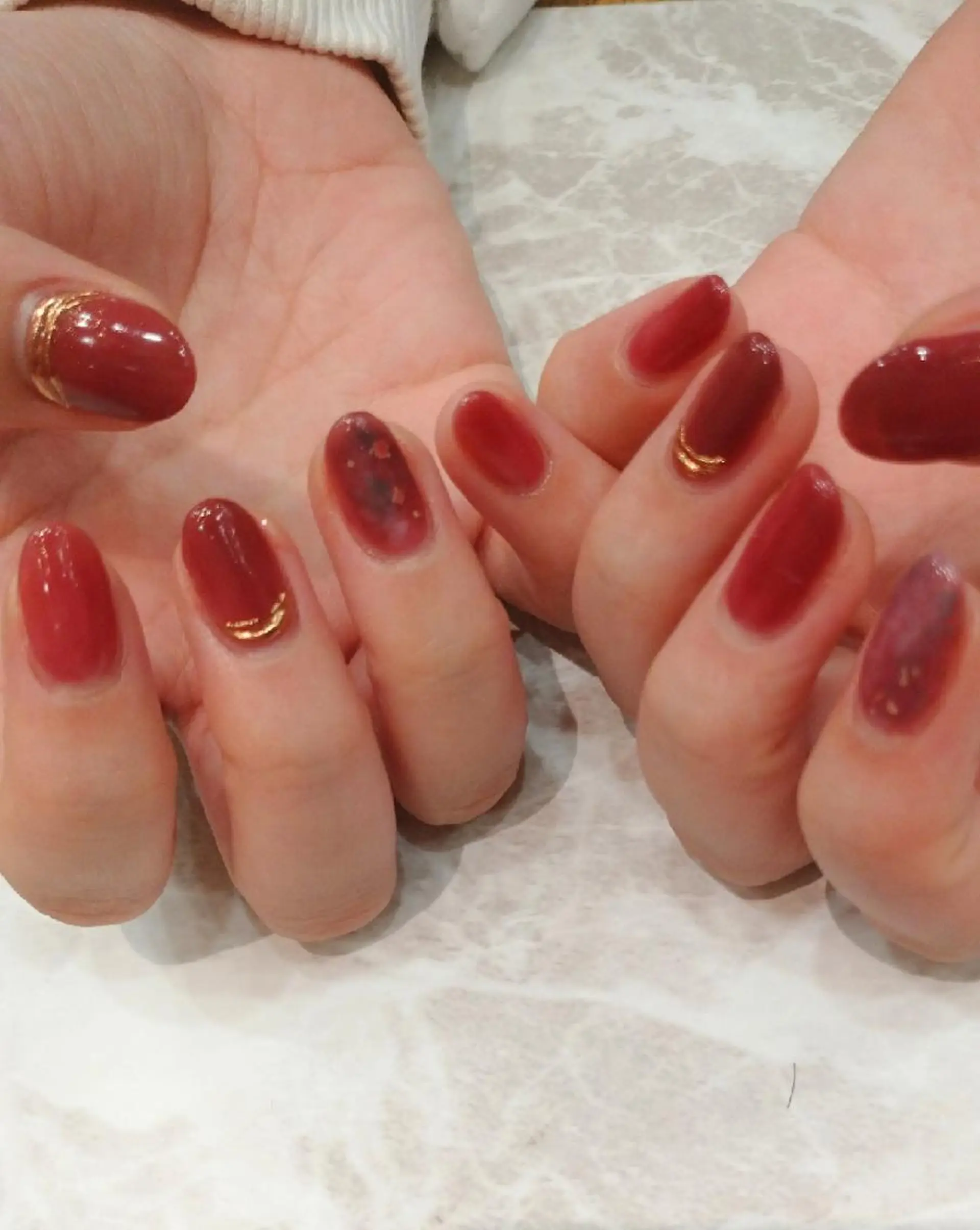 ネイル アートネイル ボルドー ジェルネイル ミラーネイル ニュアンスネイル ハンドネイル 會田 瑠衣のネイルデザイン