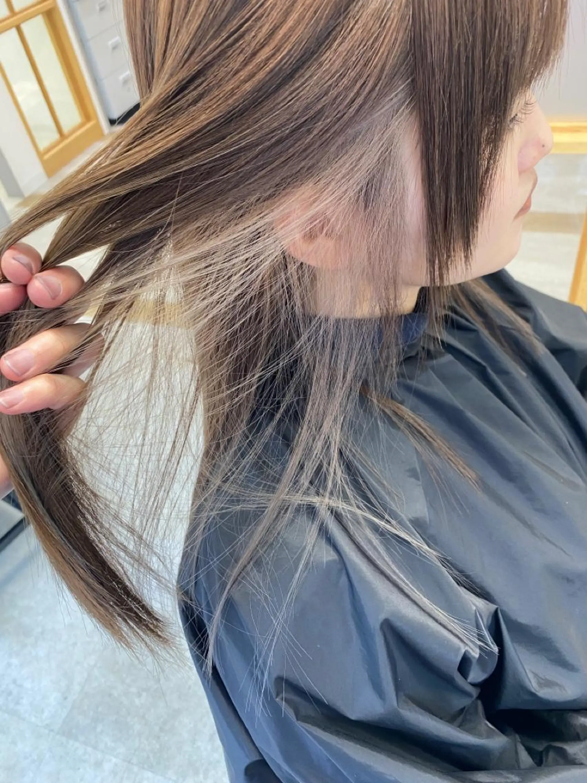 セミロング カラー THE DAY所属・AKI HASHIMOTOのヘアスタイル