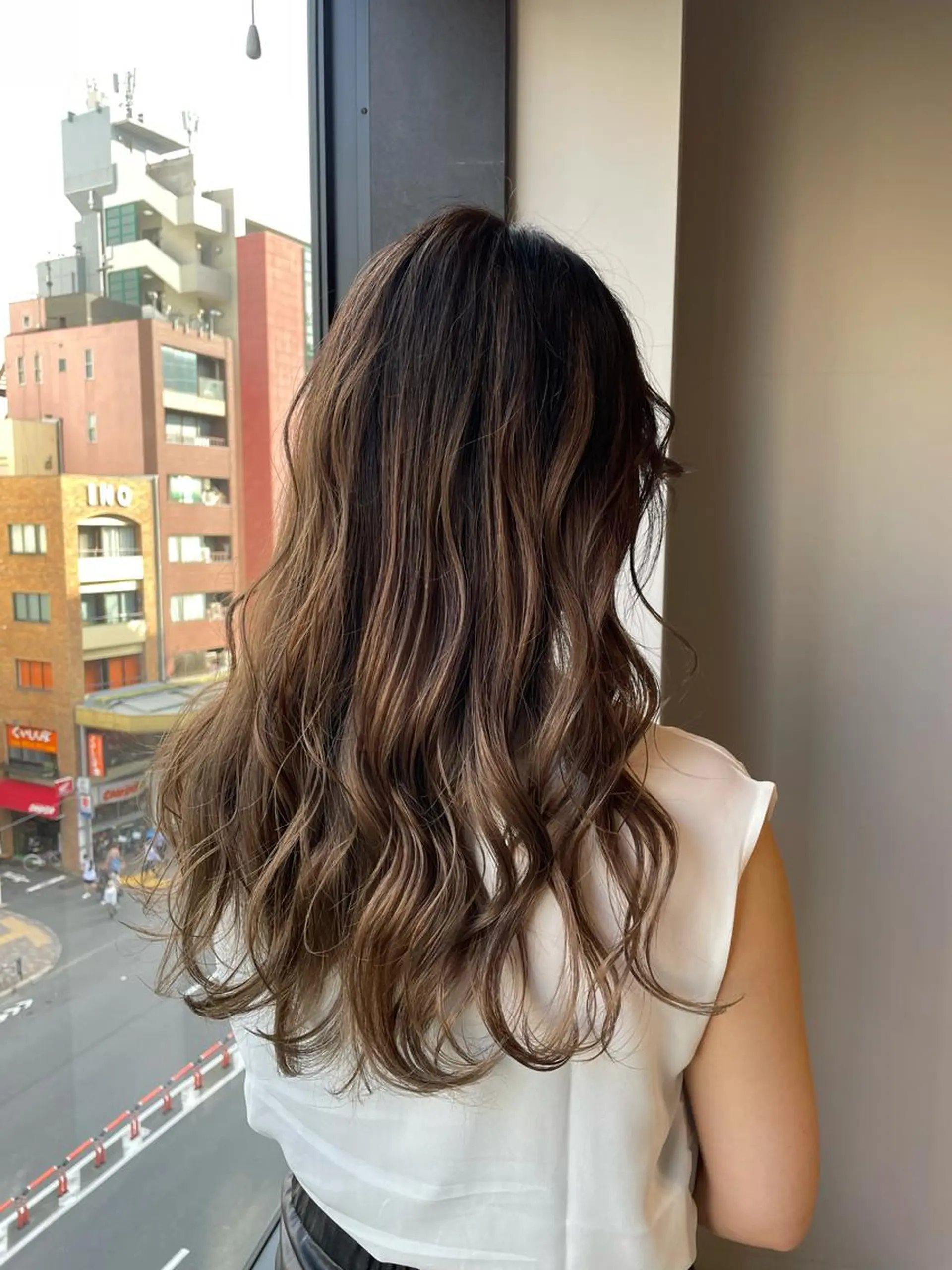 ミディアム カラー バレイヤージュ レイヤーカット ヘアカラー トリートメント ブリーチ👩‍🦳/ ‪✂︎MANAMIのヘアスタイル
