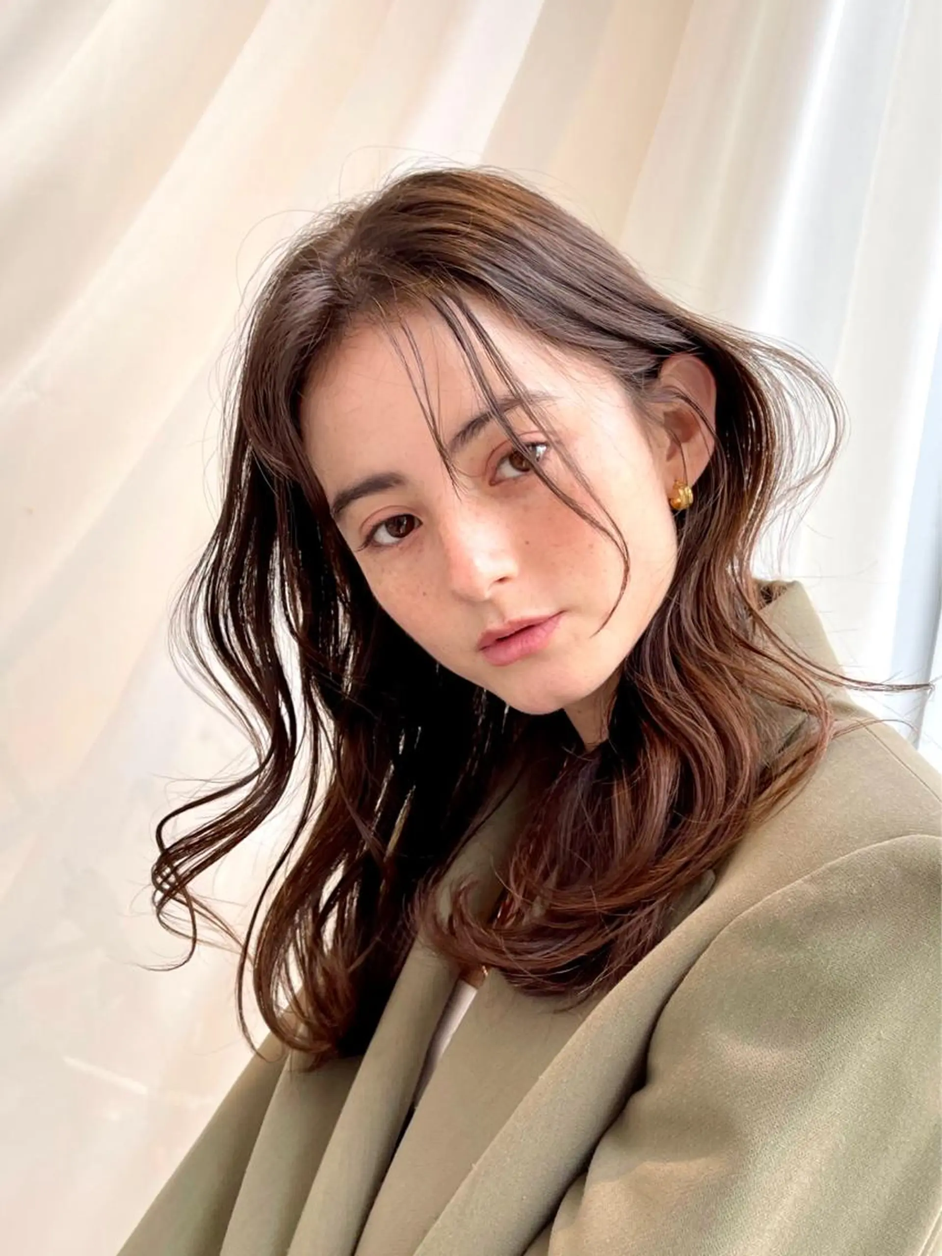 ミディアム くびれヘア エギョモリ 顔まわりレイヤー 顔周りカット かきあげバング カット ヘアカラー トリートメント ボブパーマ ウルフパーマのヘアスタイル