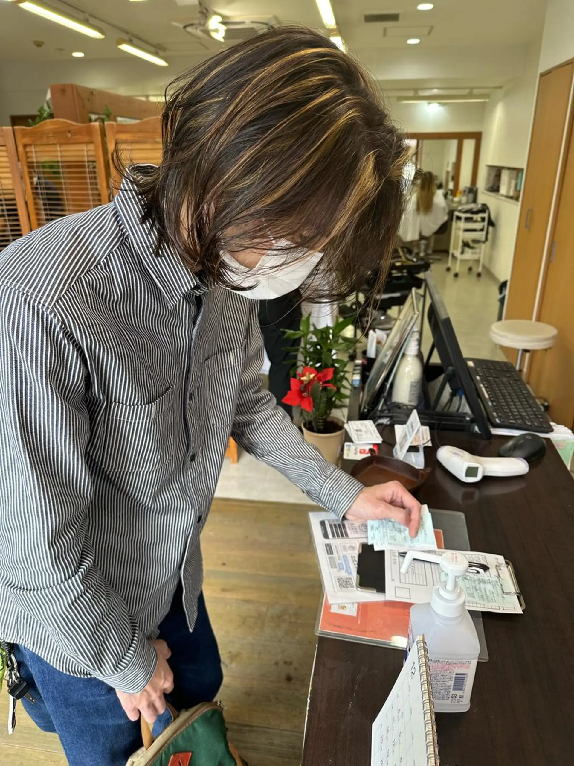 カラー メンズ メンズハイライト 抜きっぱなしブロンド ハイライトカラー peg.hair所属・ブリーチカラー🫧 森　凪沙のヘアスタイル