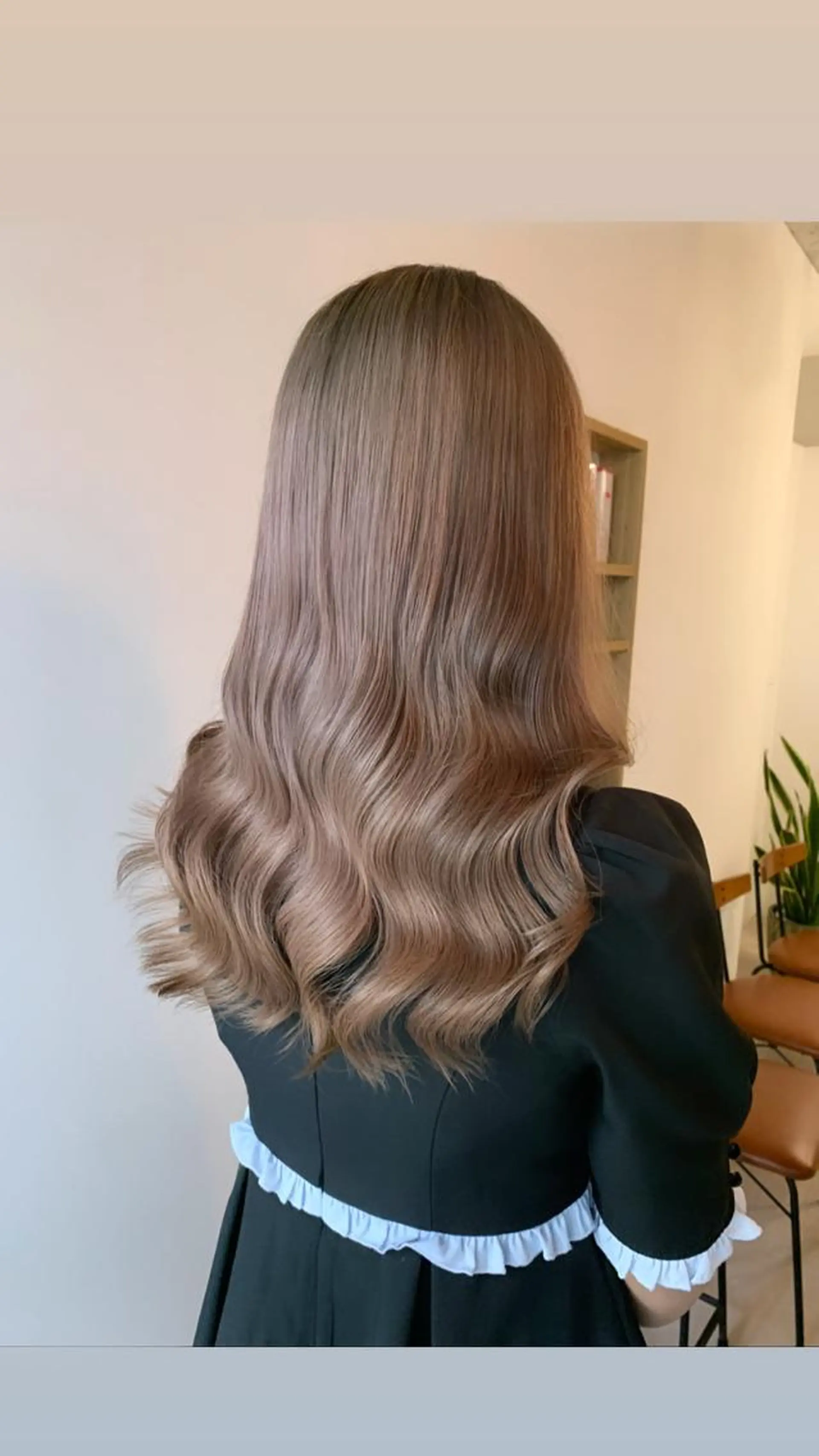 ロング カラー ベージュカラー ブリーチ ケアブリーチ ダブルカラー ミルクティーベージュ カット ヘアカラー トリートメント 中井 一葉のヘアスタイル
