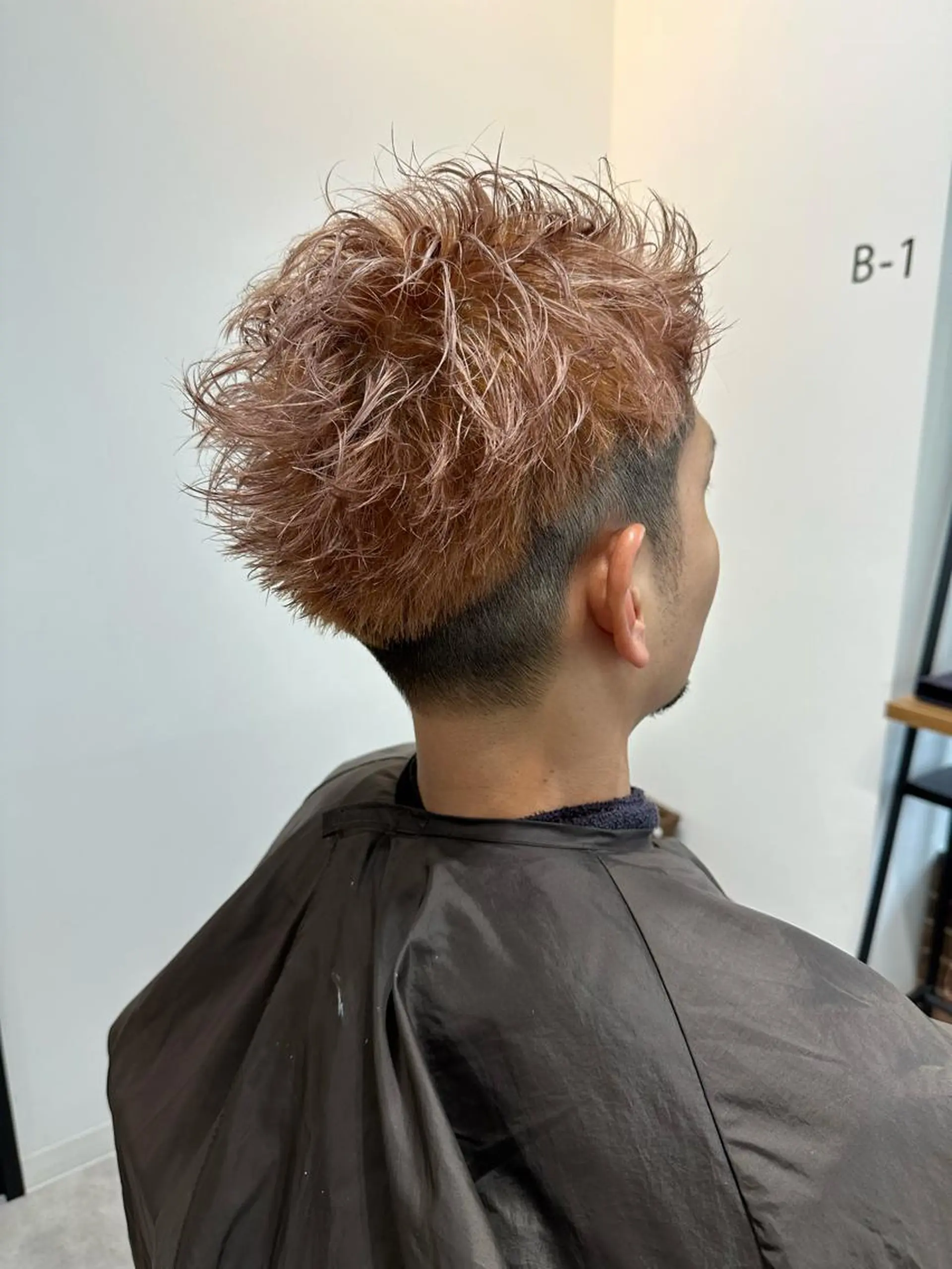 メンズ メンズブリーチ ツーブロック カット ヘアカラー メンズカット クドウユウキのヘアスタイル