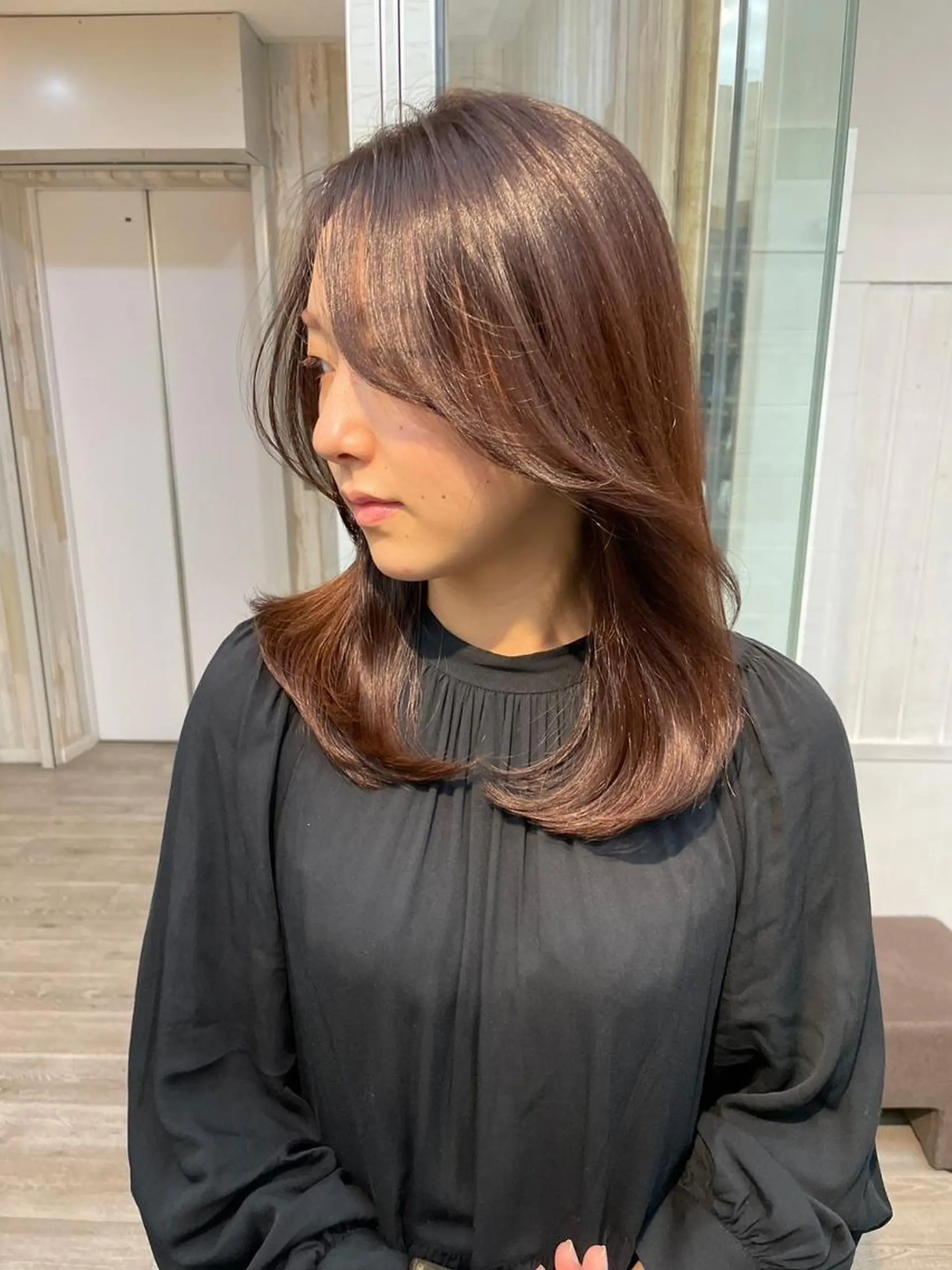 セミロング カラー パーマ ヘアアレンジ アディクシーカラー アッシュ バレイヤージュ ベージュカラー ブリーチ newi grande 横浜店のヘアスタイル