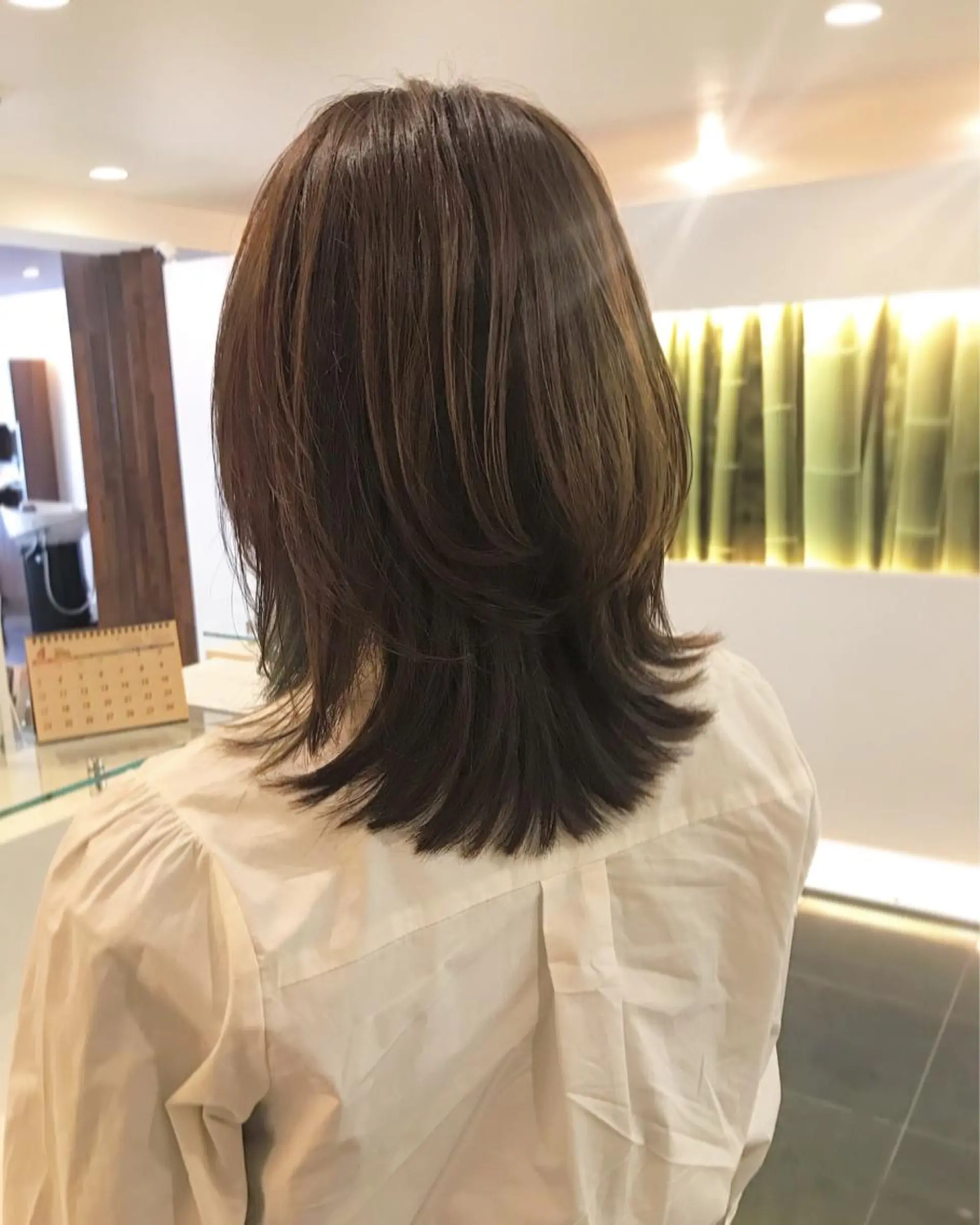 セミロング カラー くびれヘア 韓国風ヘア レイヤーカット ウルフカット ヘアカラー トリートメント チーフデザイナー 若林　麻衣のヘアスタイル