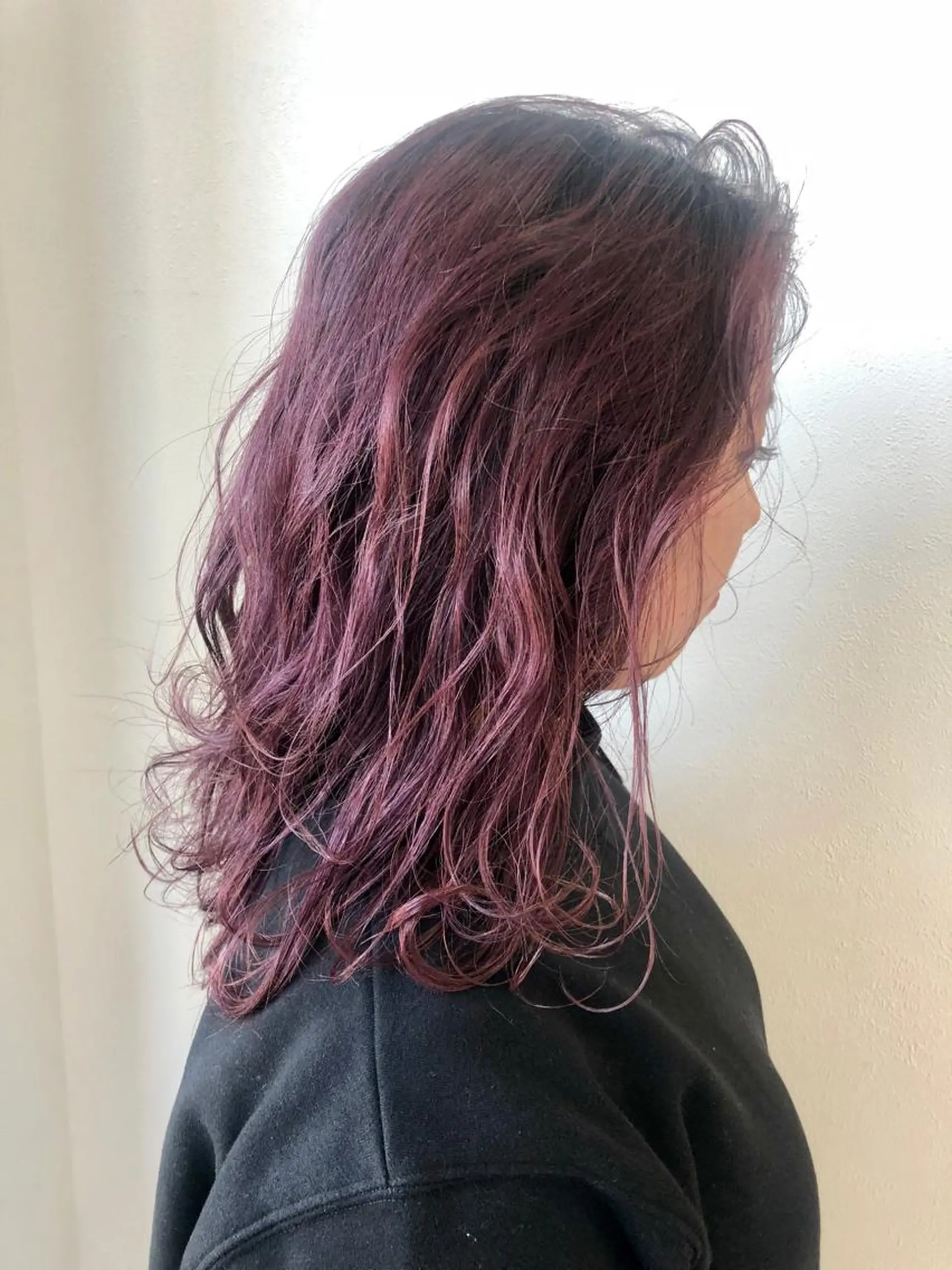 ミディアム カラー ピンクカラー カット ヘアカラー 岩田 萌那のヘアスタイル