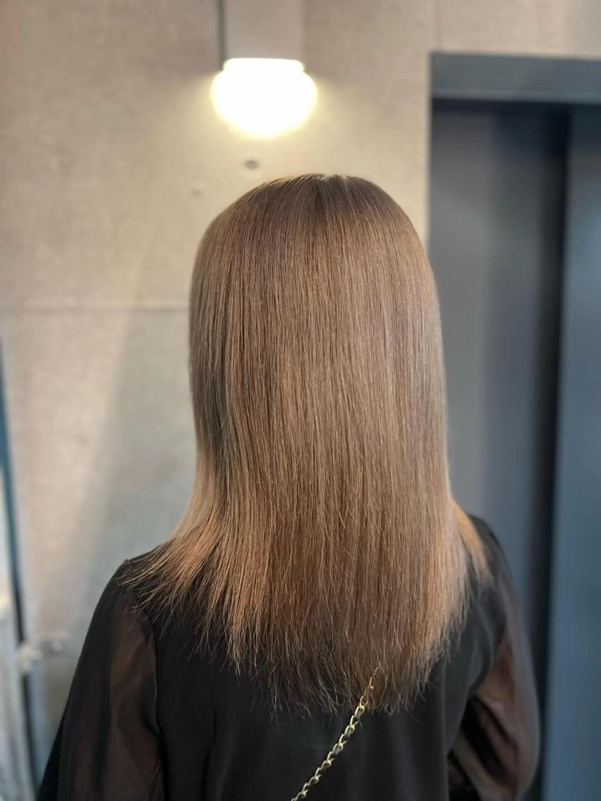 ミディアム シールエクステ アッシュ ミストバング ラベンダーベージュ ミルクティーブラウン ヘアカラー ＤＥＳＴ所属・吉野 瑳桜のヘアスタイル