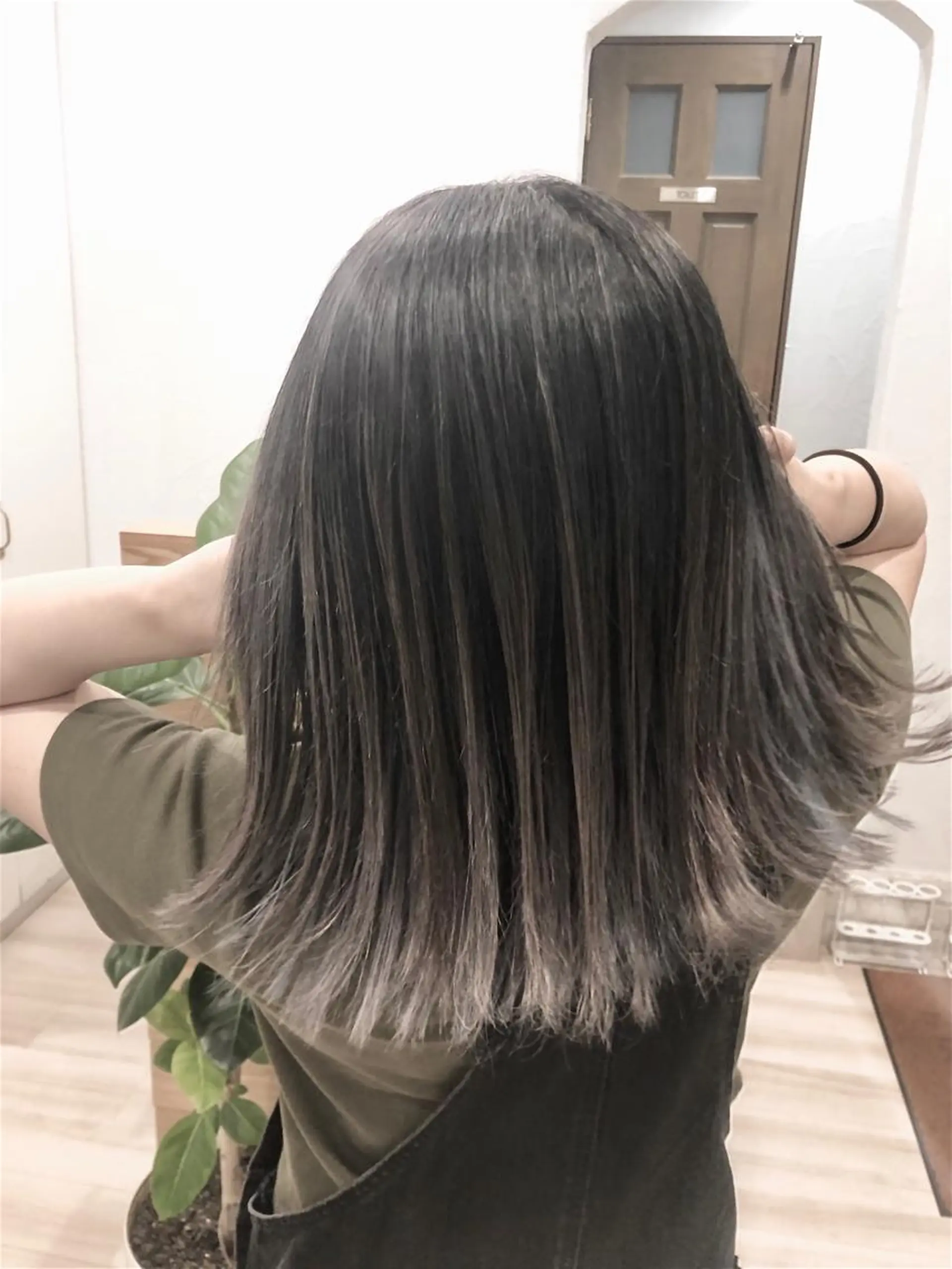 ミディアム カラー パーマ ヘアアレンジ バレイヤージュ グラデーションカラー グレージュ レイヤーカット カット ヘアカラー トリートメント 【ツヤ髪美容師】 ツダケイスケのヘアスタイル