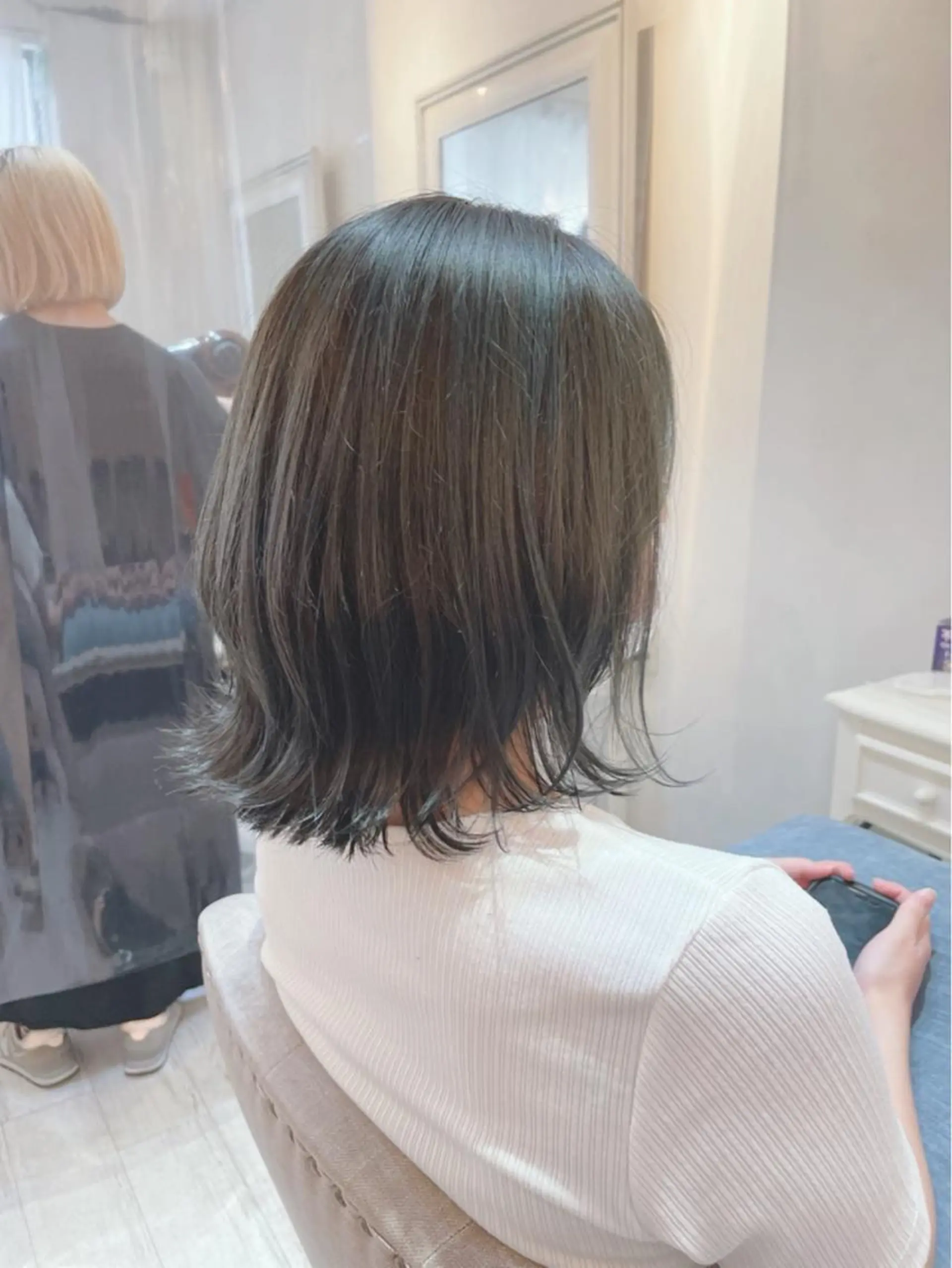 ミディアム カラー HATSUMEI 勅使瓦　祥のヘアスタイル