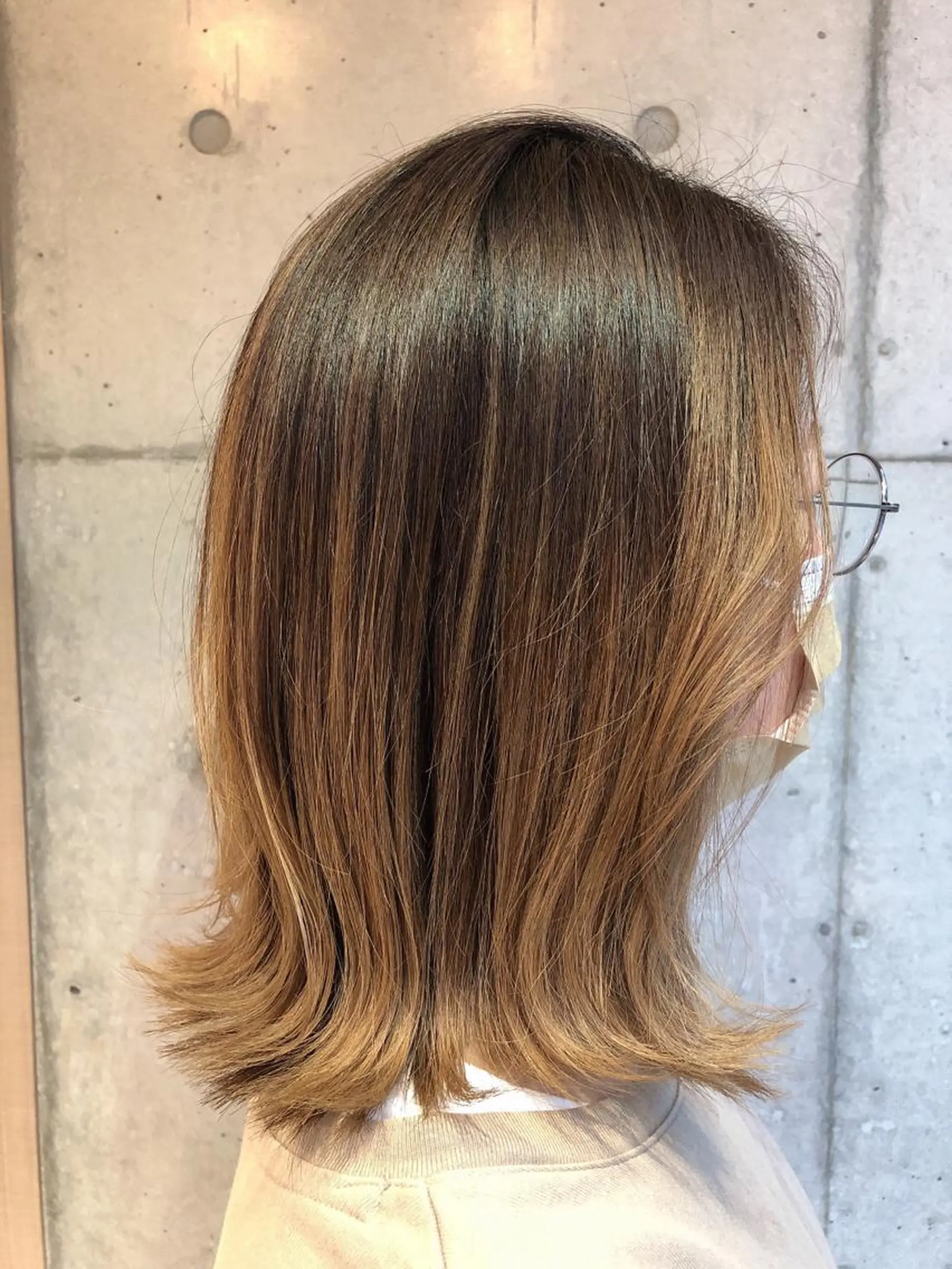 ミディアム カット ヘアカラー トリートメント 美髪応援！ツヤ髪 🦩対馬🦩のヘアスタイル