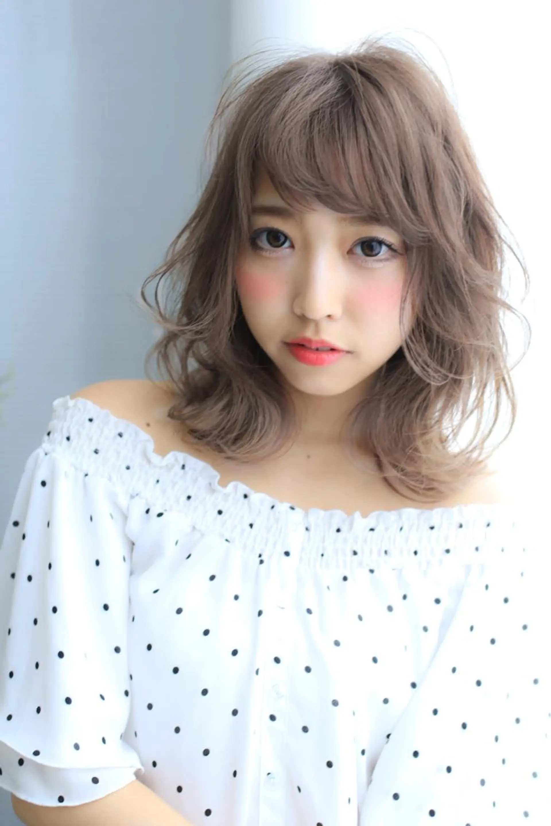 ミディアム 外ハネヘア カット ☆ハイトーン口コミ◎ WiLL/京橋のヘアスタイル