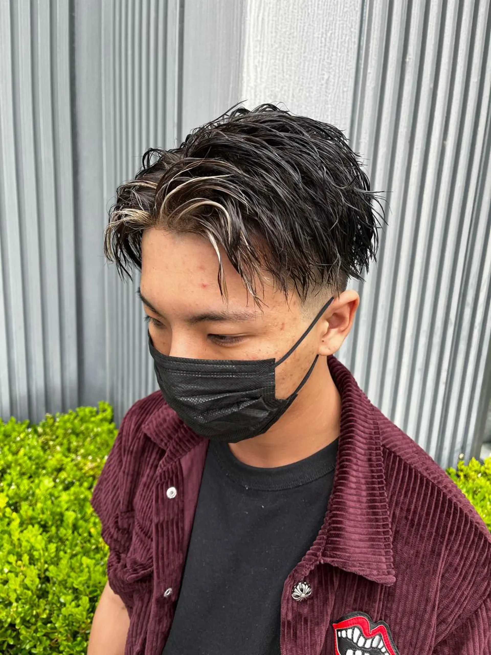 ショート カラー パーマ メンズ フェードカット メンズハイトーン メンズパーマ ハイトーンカラー &CREW スタッフのヘアスタイル