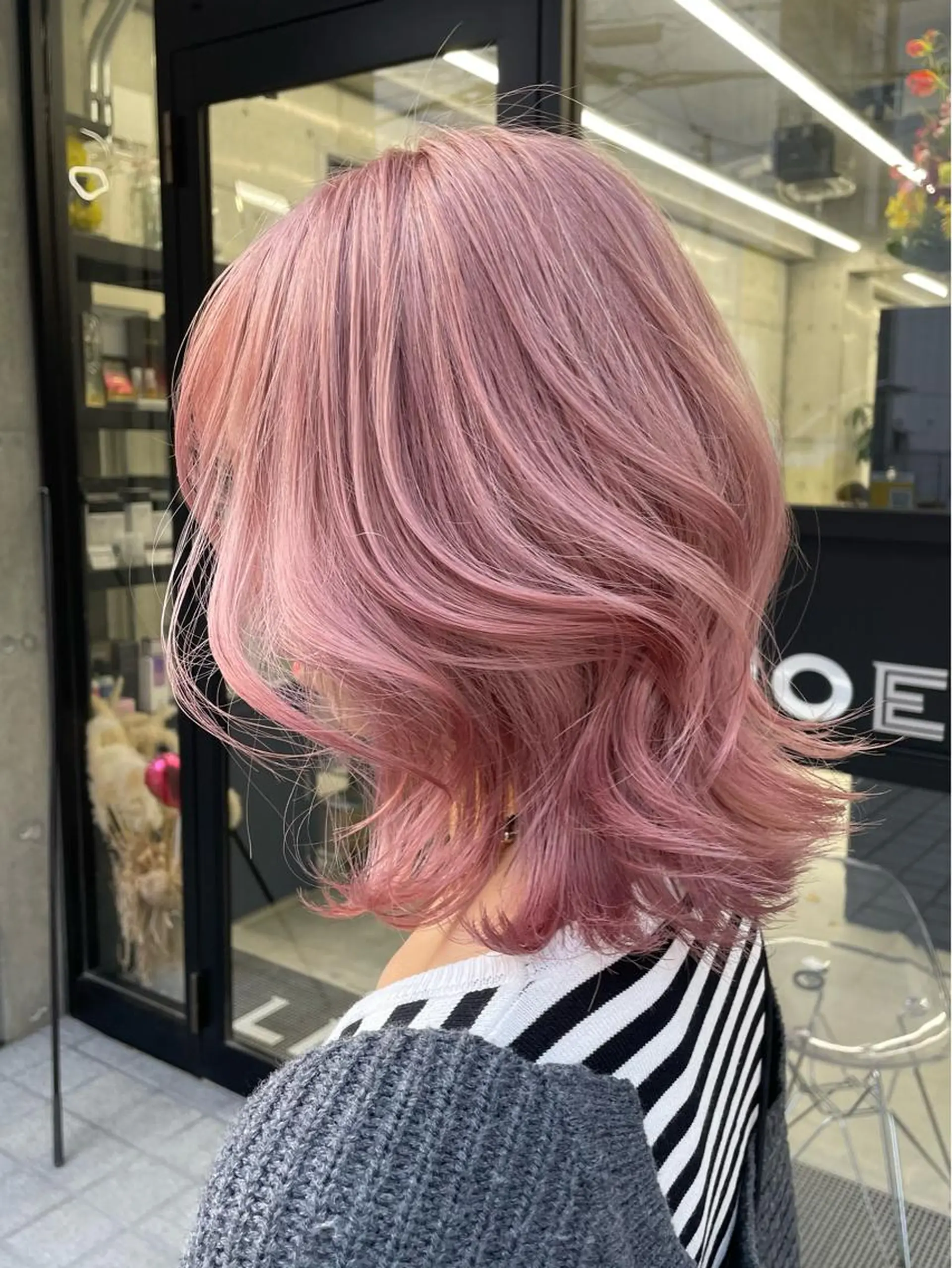 ミディアム アッシュ アッシュグレー アッシュグレージュ ハイライト レイヤーカット Blonde nagoya sakae所属・岡留 愛美のヘアスタイル