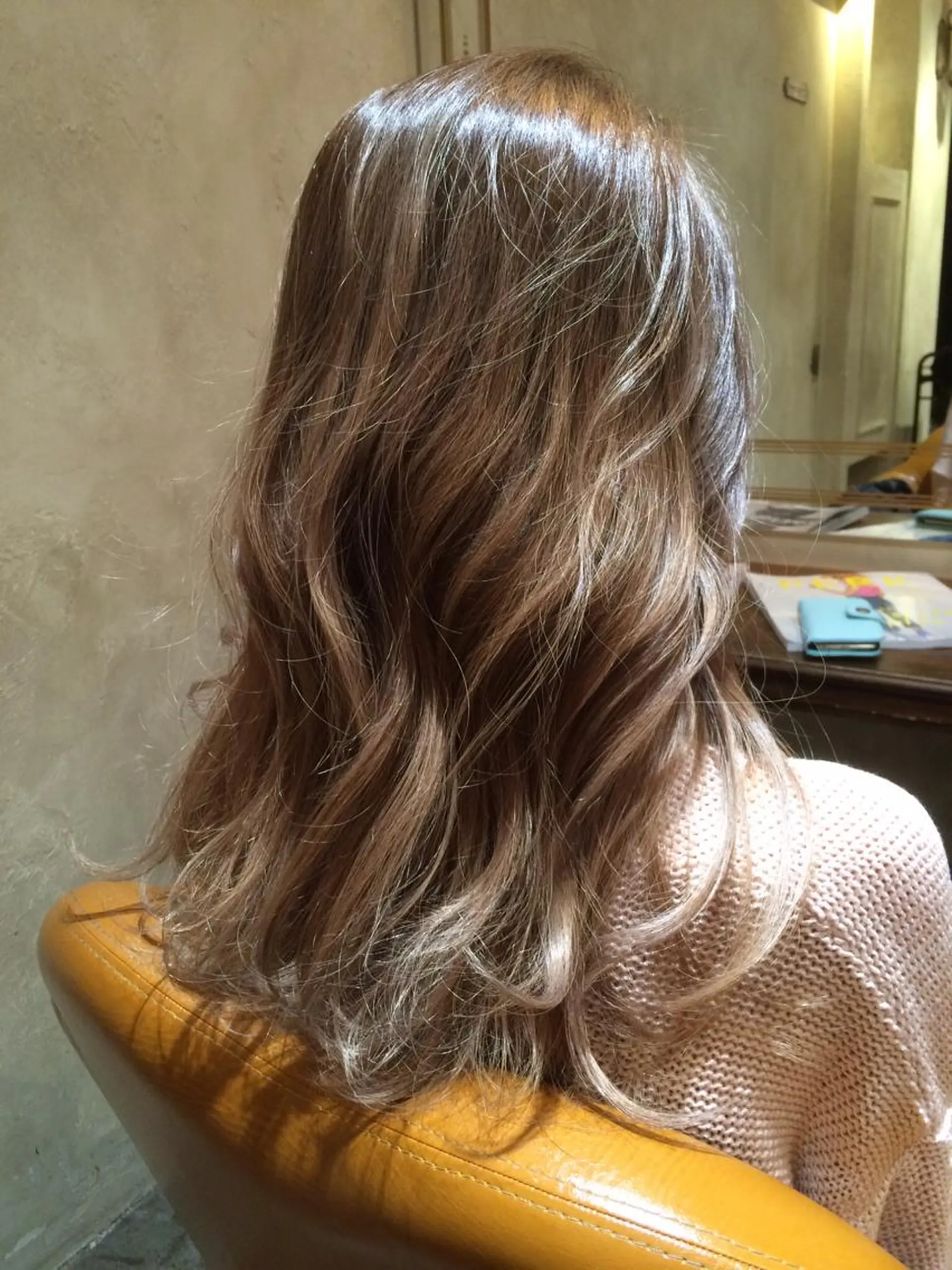 セミロング カラー ベージュカラー ダブルカラー ハイライトカラー ハイライト 高比良 剛のヘアスタイル