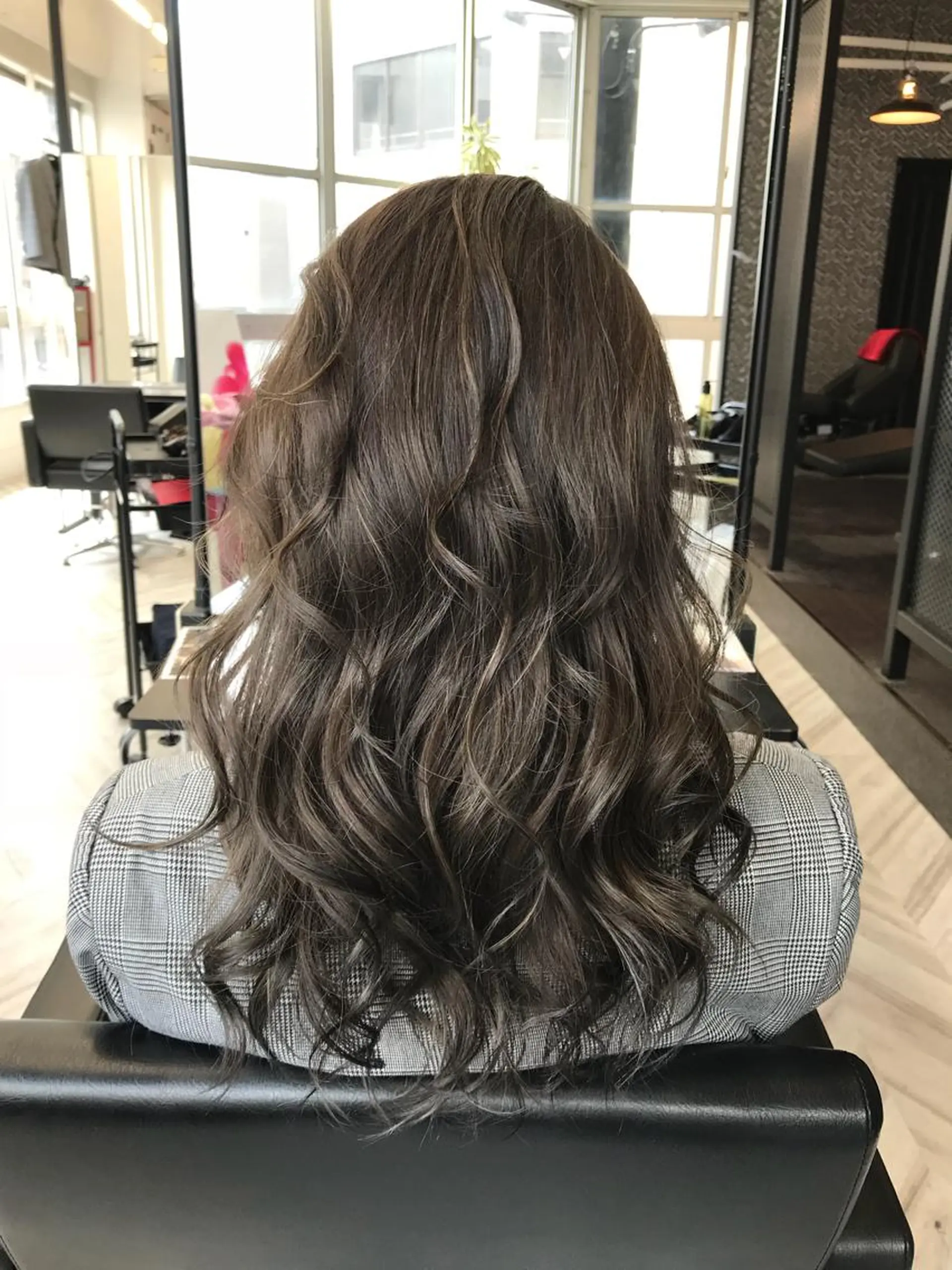 ロング カラー グレージュ ハイライトカラー シアーグレージュ ハイライト ヘアカラー トリートメント 🌹 AKARI  🌹のヘアスタイル