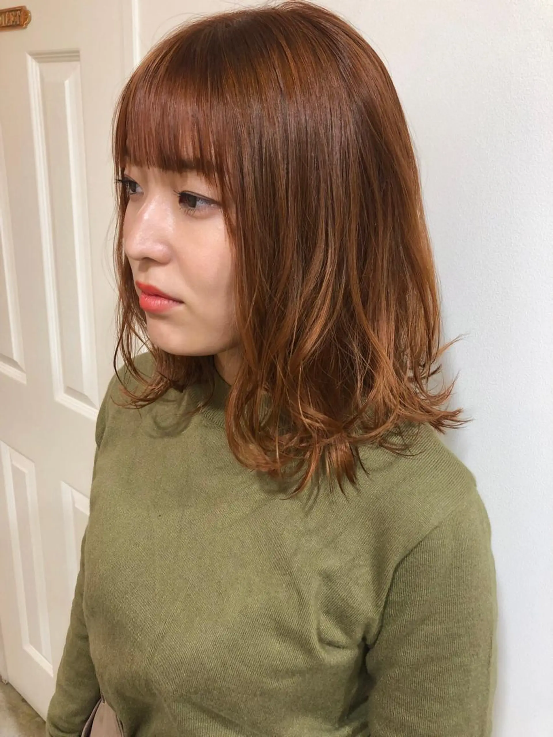 ミディアム カラー カット ヘアカラー トリートメント MIOベージュカラー 柔らかいカラーのヘアスタイル