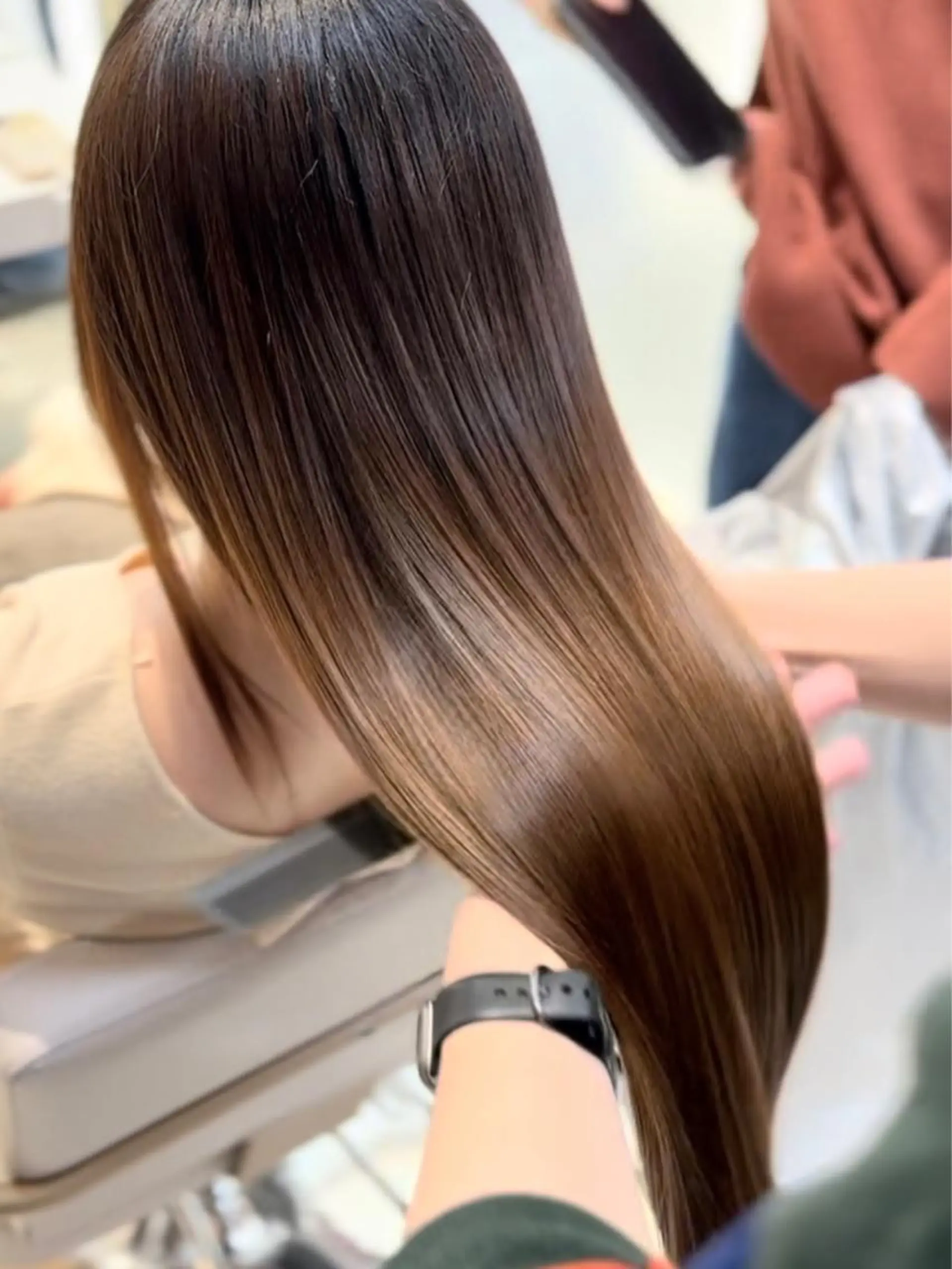 ロング カラー ベージュカラー グレージュ ボブ くびれヘア くせ毛 カット トリートメント ニュアンスレイヤー ハイトーンカラーのヘアスタイル
