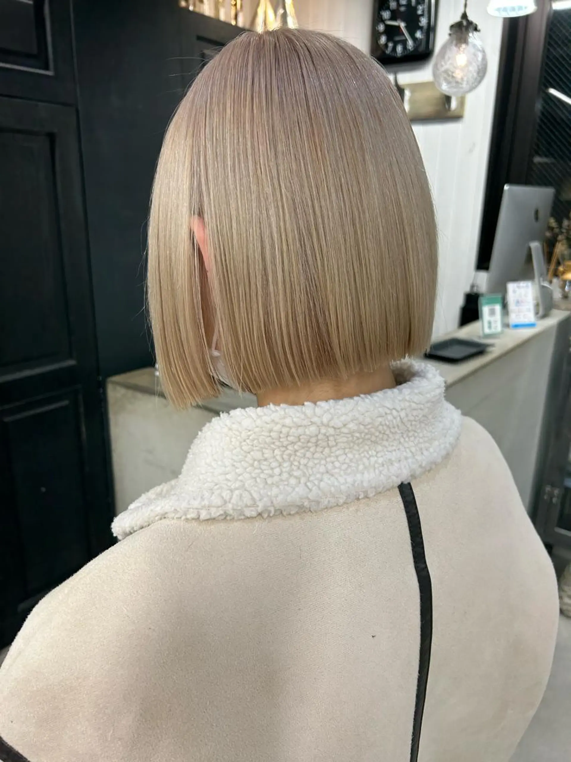 ミディアム カラー ハイトーンカラー ボブ カット ヘアカラー トリートメント 🧸艶々韓国ヘア 🧁mizunaのヘアスタイル