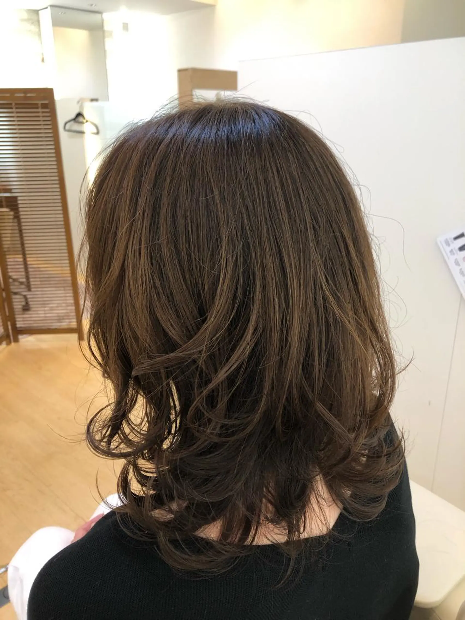ミディアム レイヤーカット カット ヘアカラー 山岡 徹也のヘアスタイル