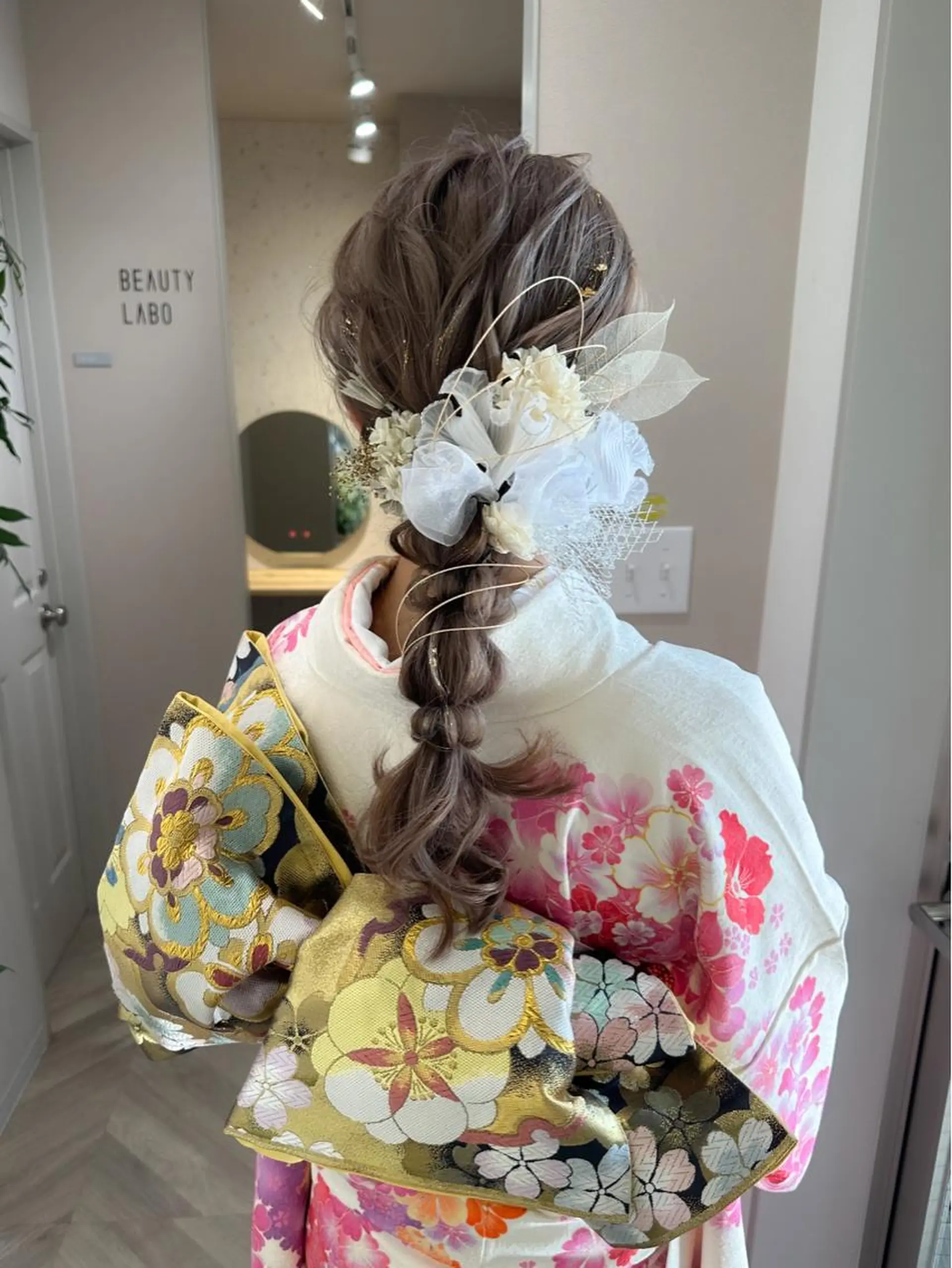 ロング カラー ヘアアレンジ 成人式 autre所属・大久保 ひでなりのヘアスタイル