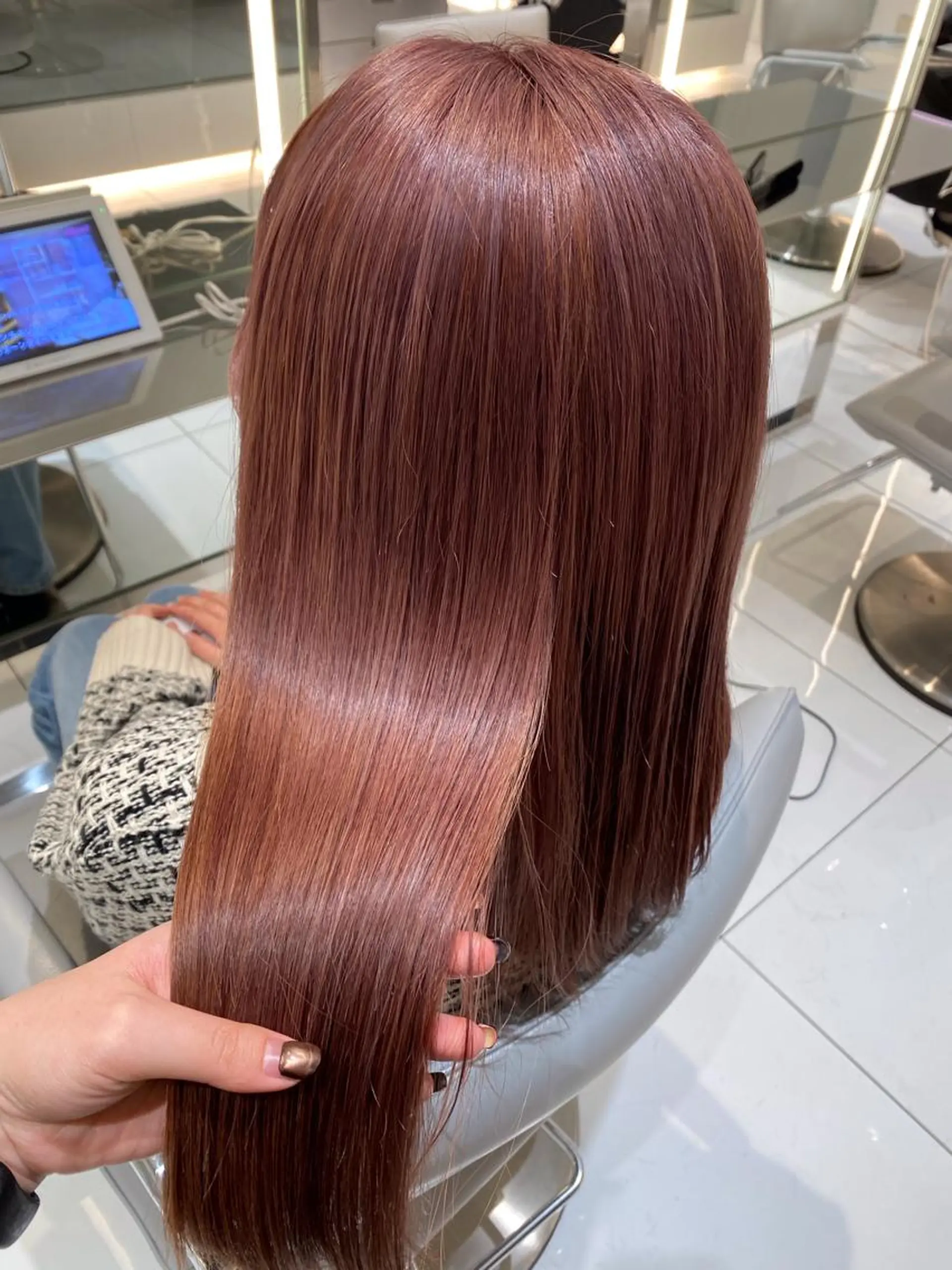 ロング カラー ベージュカラー ブリーチ ピンクカラー ピンクベージュ カット ヘアカラー D'na ディーナのヘアスタイル