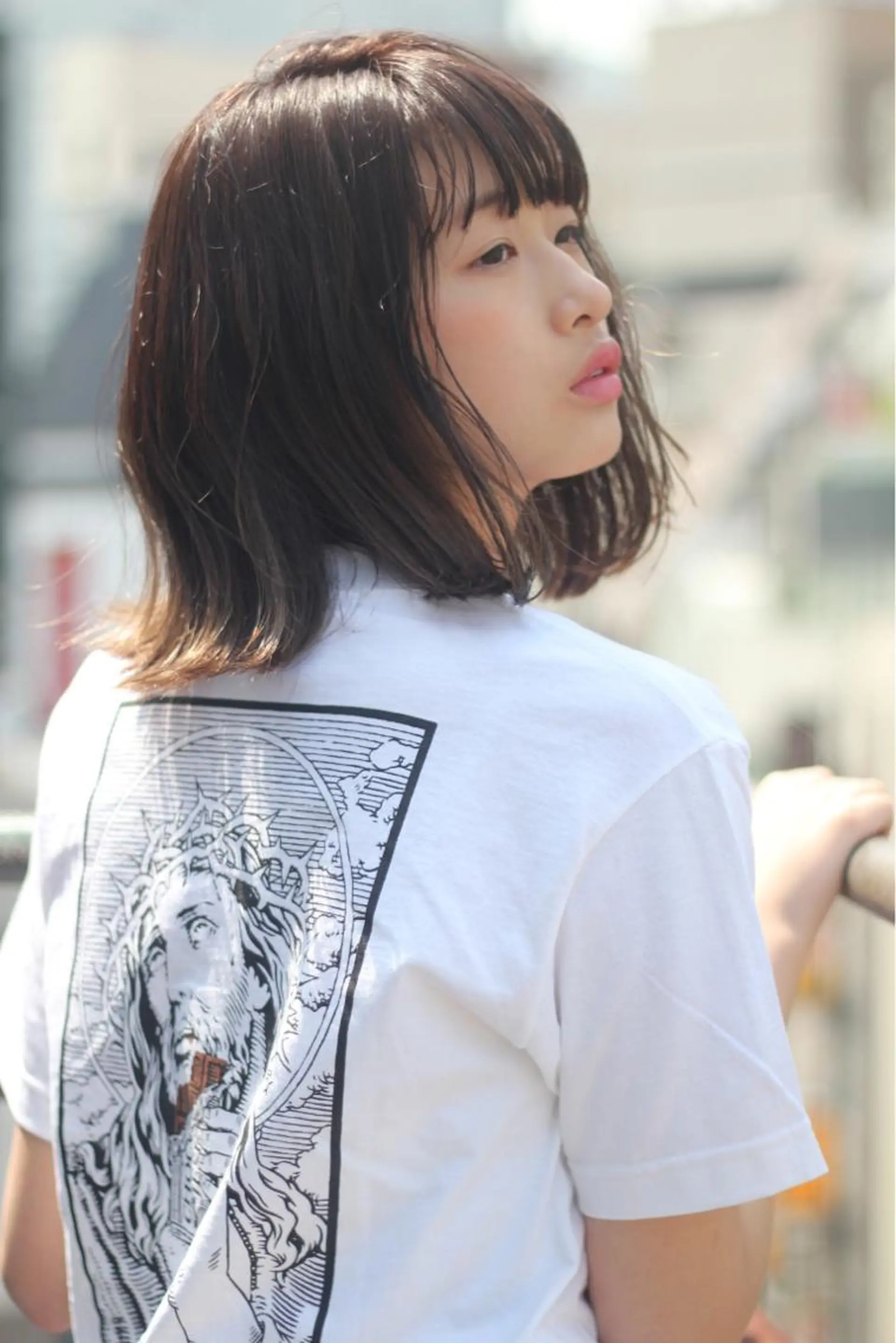 ミディアム カット ヘアカラー ホワイト&レイヤーカ ットエクステ長畠俊輔のヘアスタイル