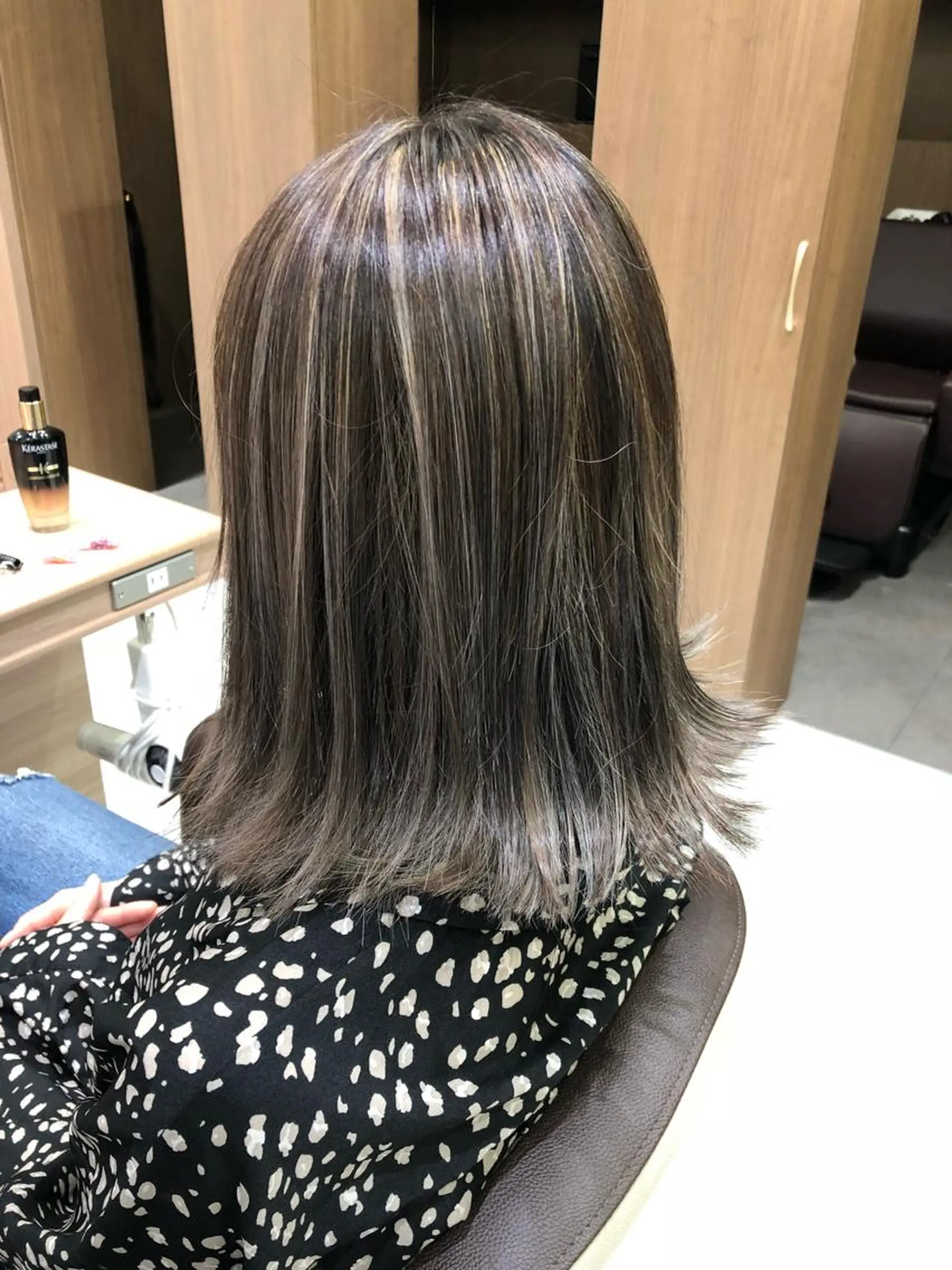 ミディアム カラー ハイライトカラー ハイライト 小島 仁美のヘアスタイル