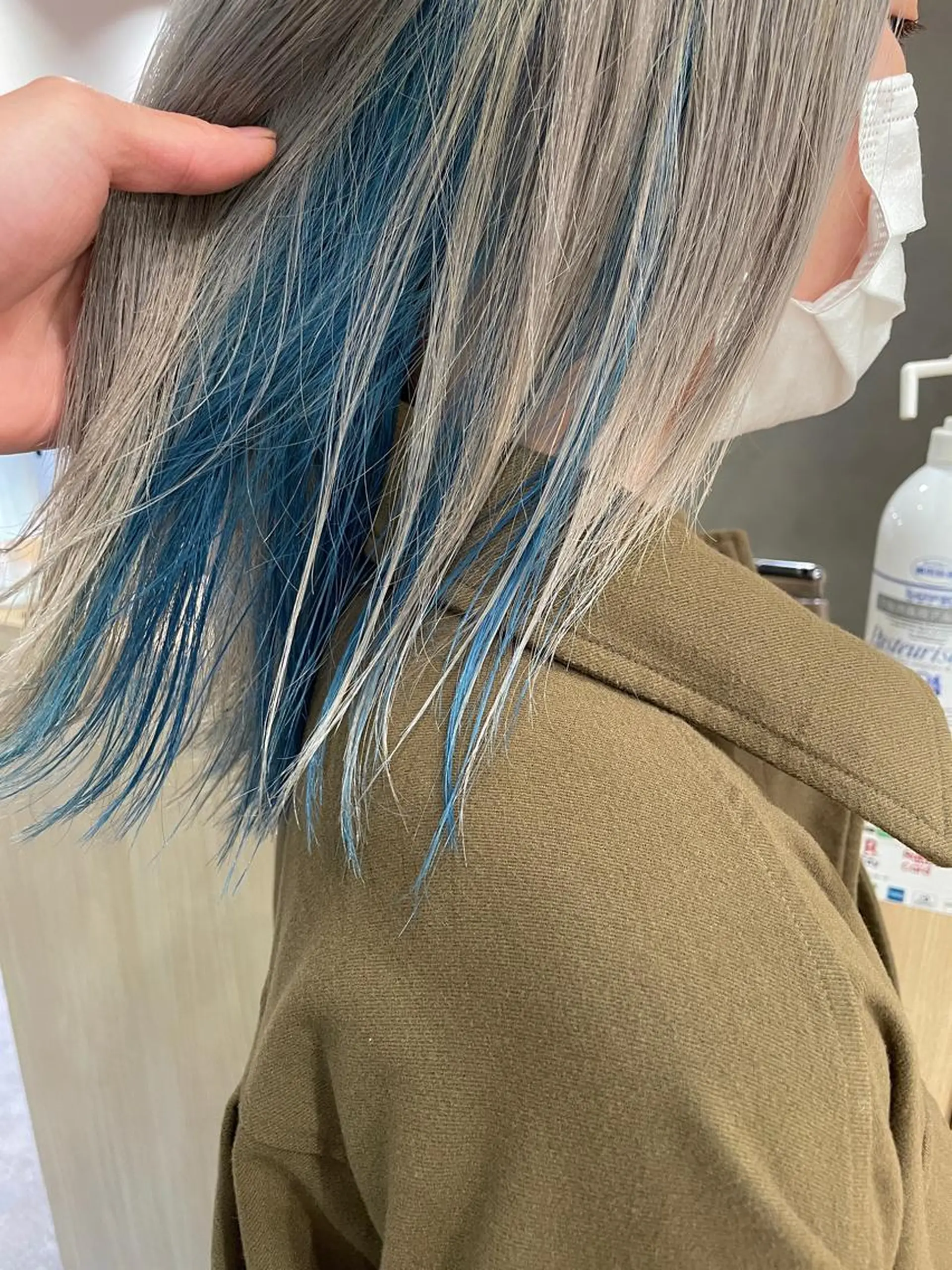 ミディアム カラー ブルーカラー インナーカラー シルバー ヘアカラー 城　健太郎 💎ハイトーンのヘアスタイル