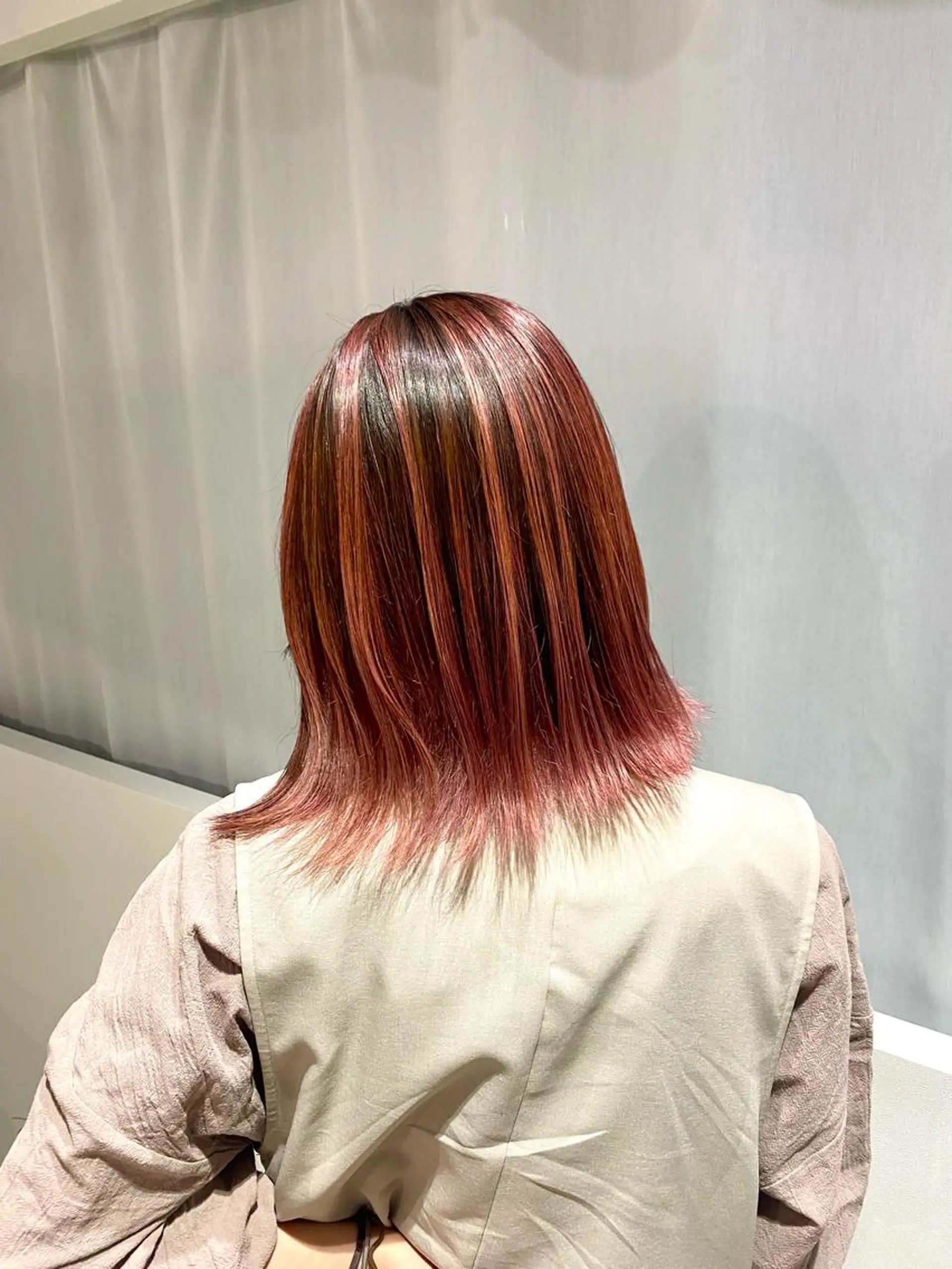 ミディアム カラー バレイヤージュ ピンクカラー レイヤーカット MUK ムクのヘアスタイル