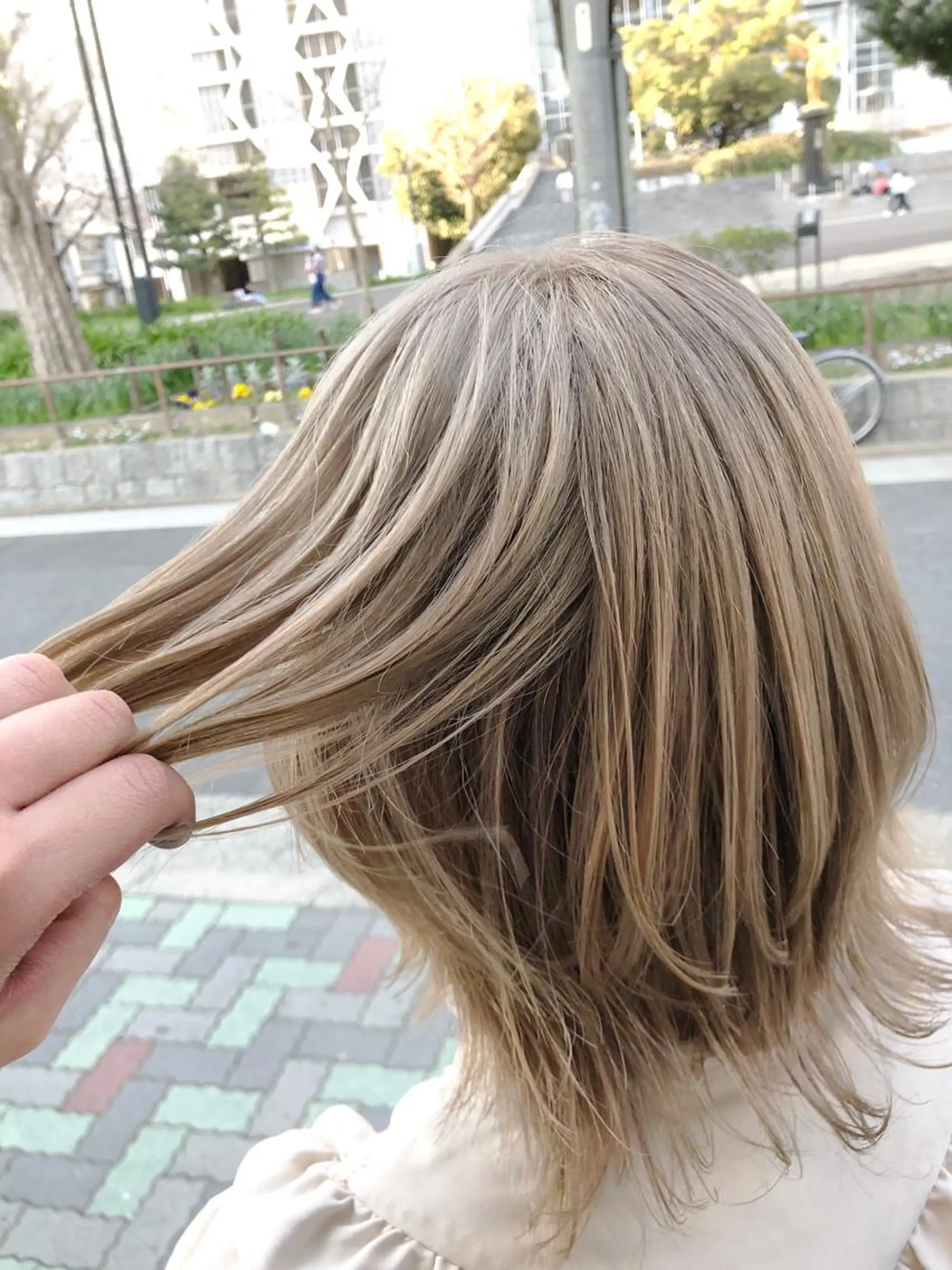 ショート カラー ブリーチ 卒業式のヘアスタイル ヘアカラー FOR HAIRのヘアスタイル