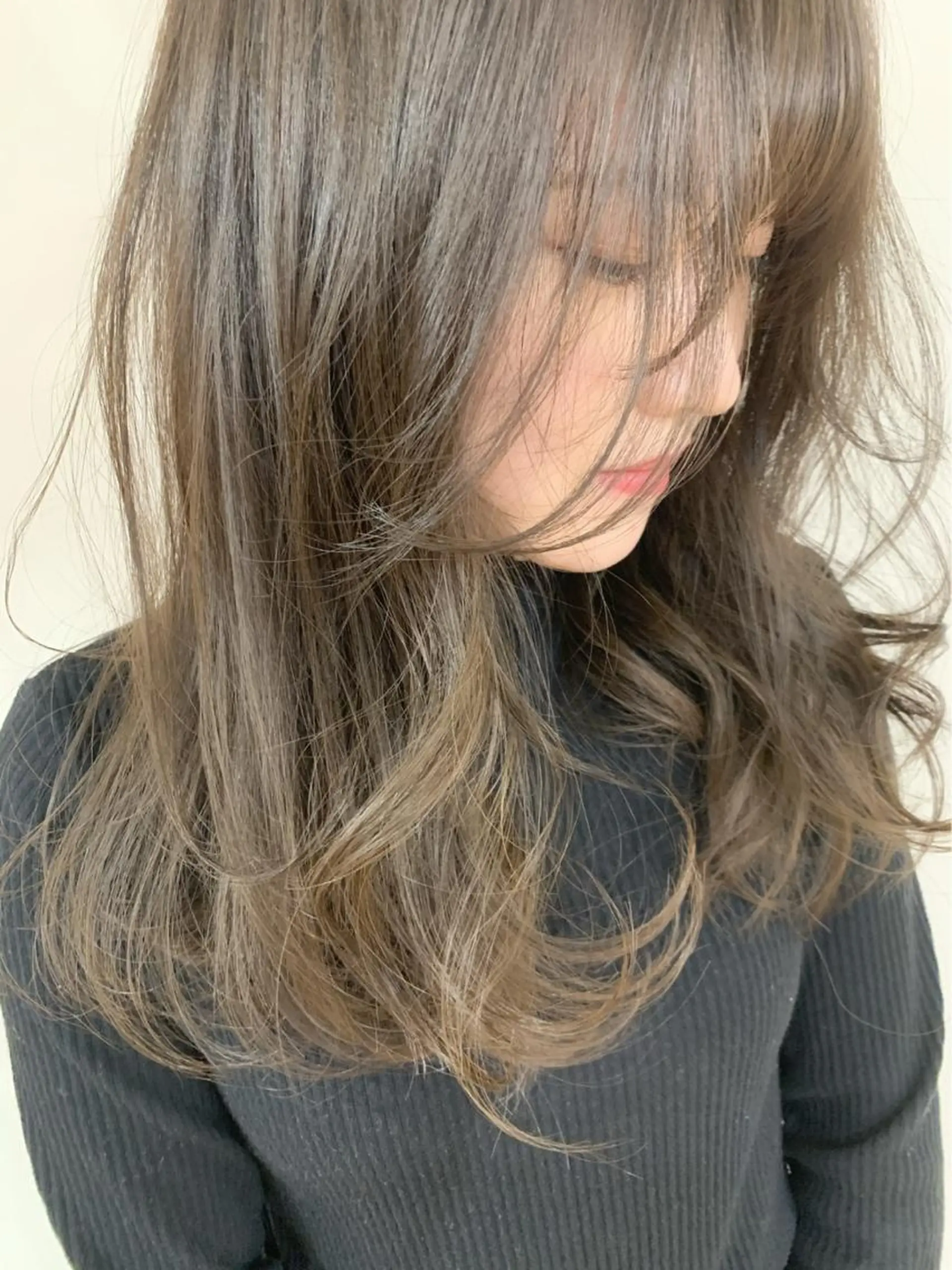 セミロング カラー ブリーチ グレージュ ブリーチなしカラー オリーブグレージュ オリーブグレー カット ヘアカラー 韓国ヘア/前髪カット 廣瀬隆志のヘアスタイル