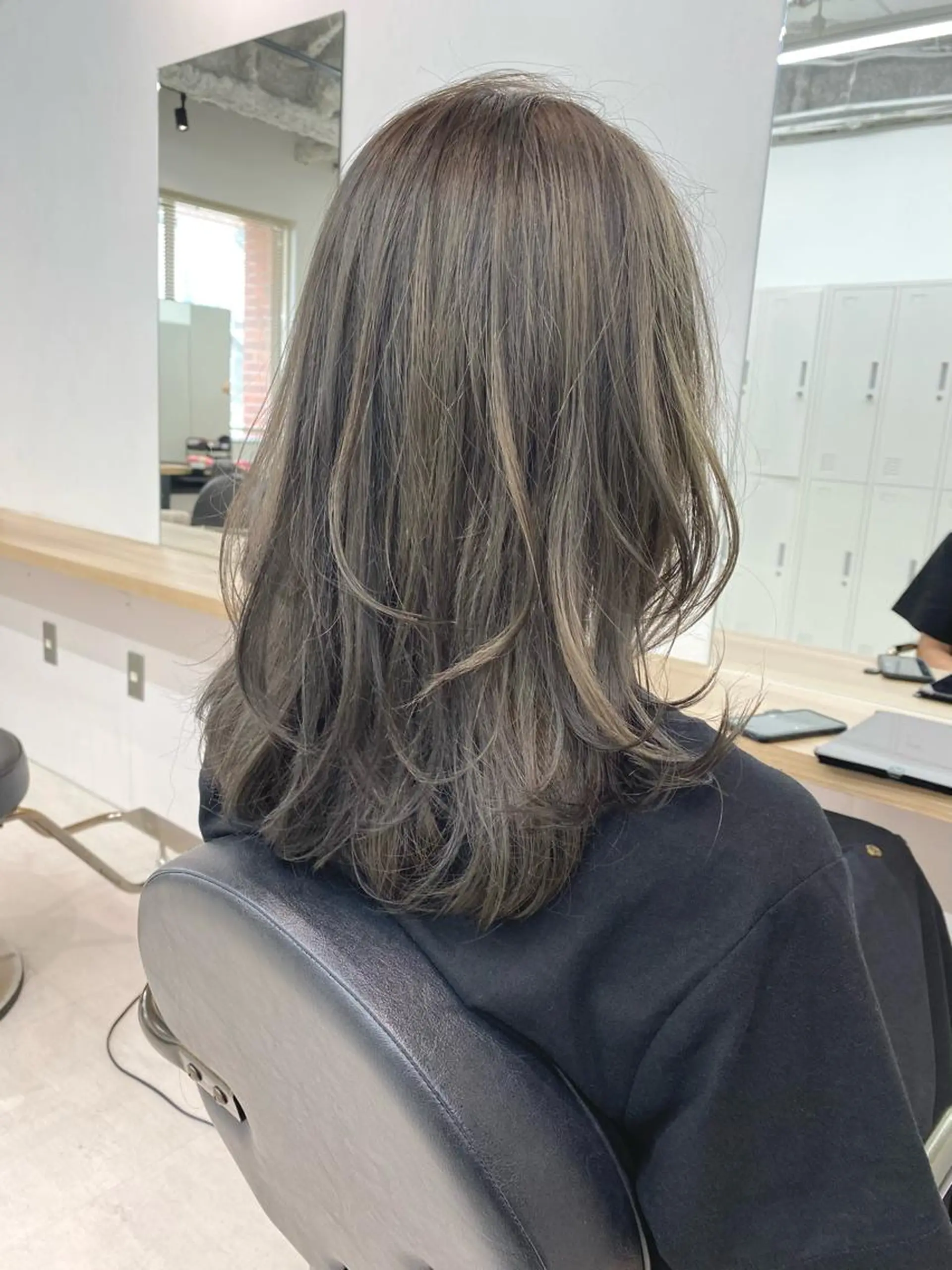 セミロング カラー グレージュ ヘアカラー 仲川 和人のヘアスタイル