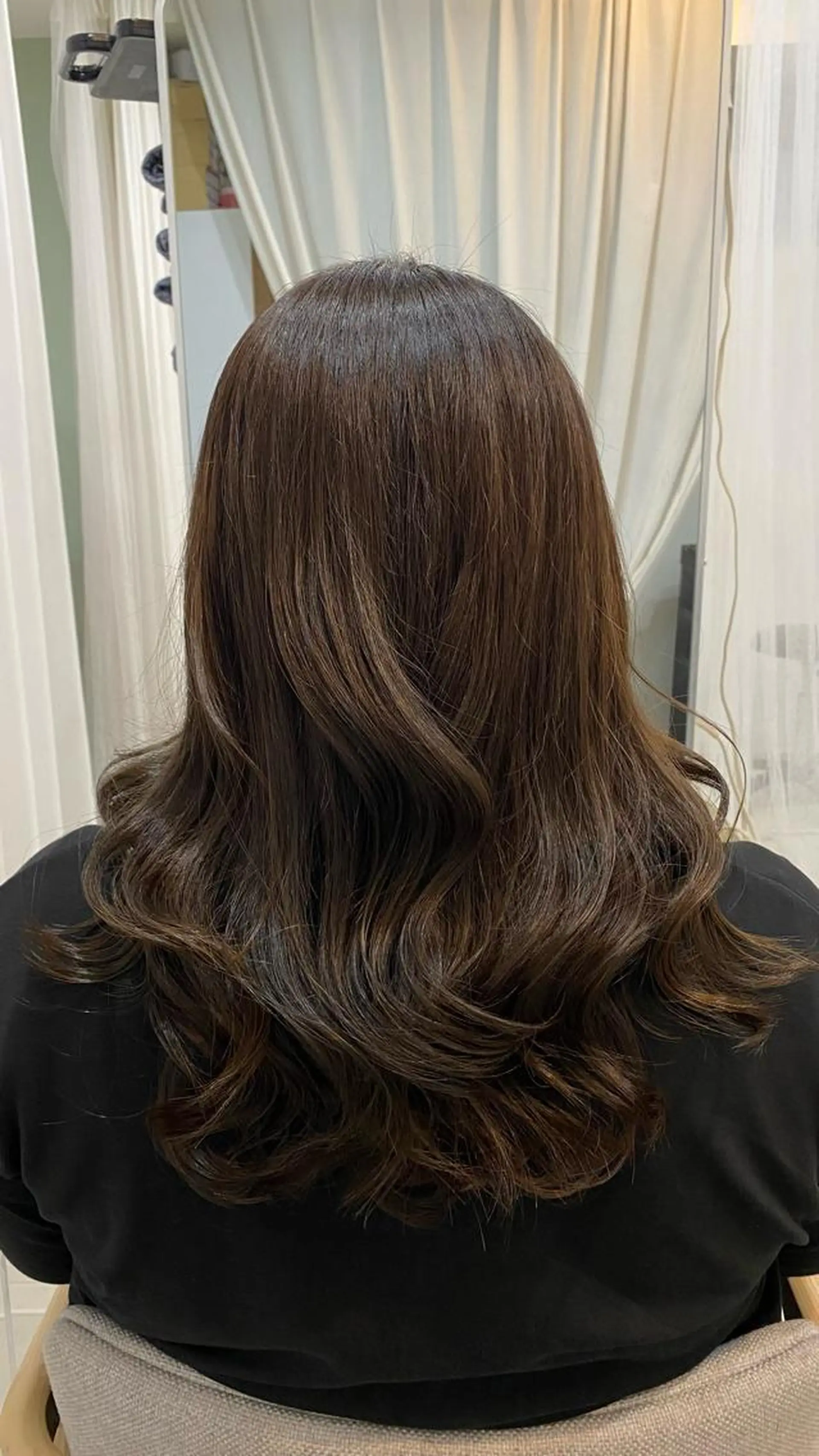 カラー ブラウンカラー マットブラウン 谷川 李奈のヘアスタイル